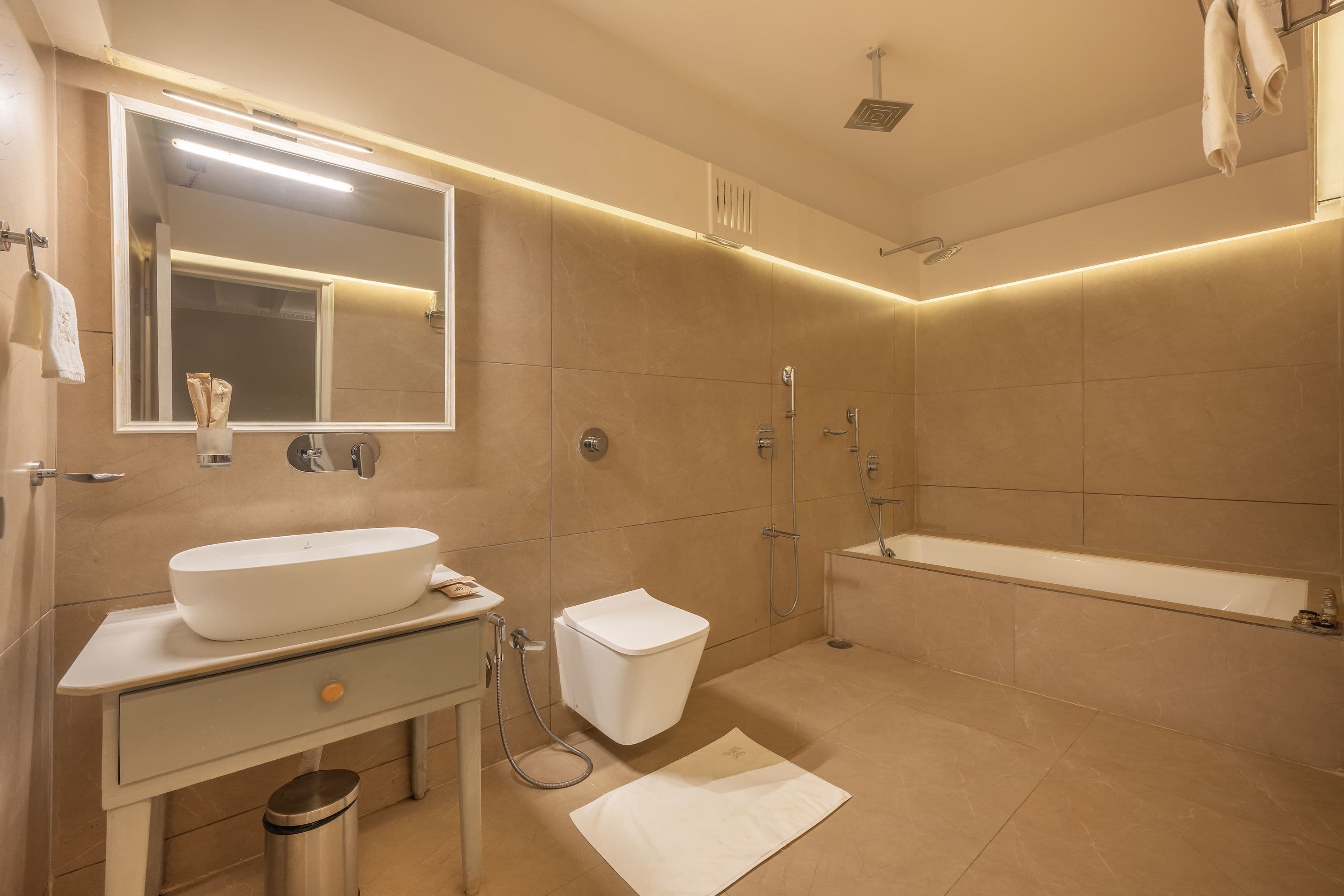 Luxurious Executive Suite Near Morjim Beach Paradise