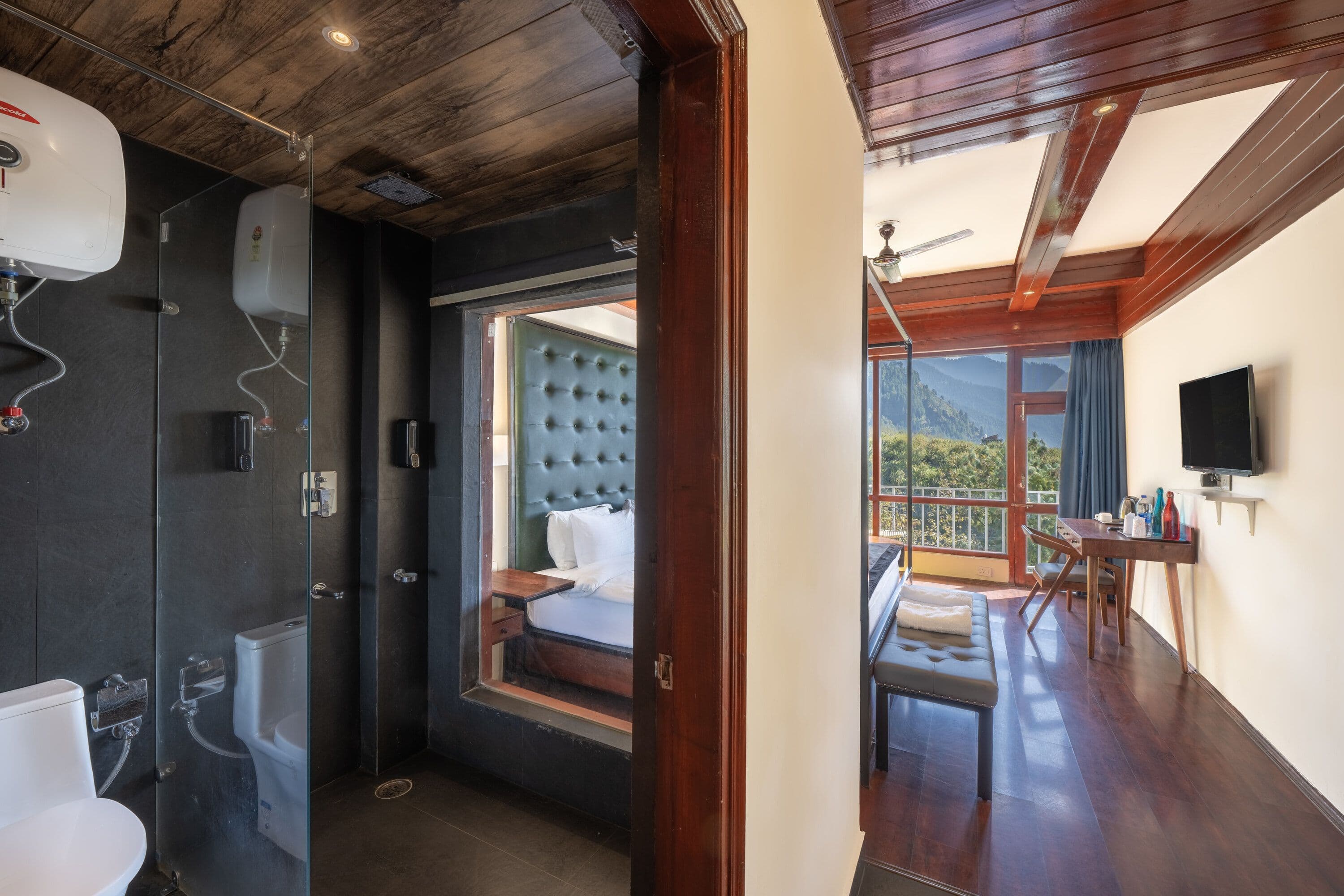 Deluxe Room with Balcony (Valley View)