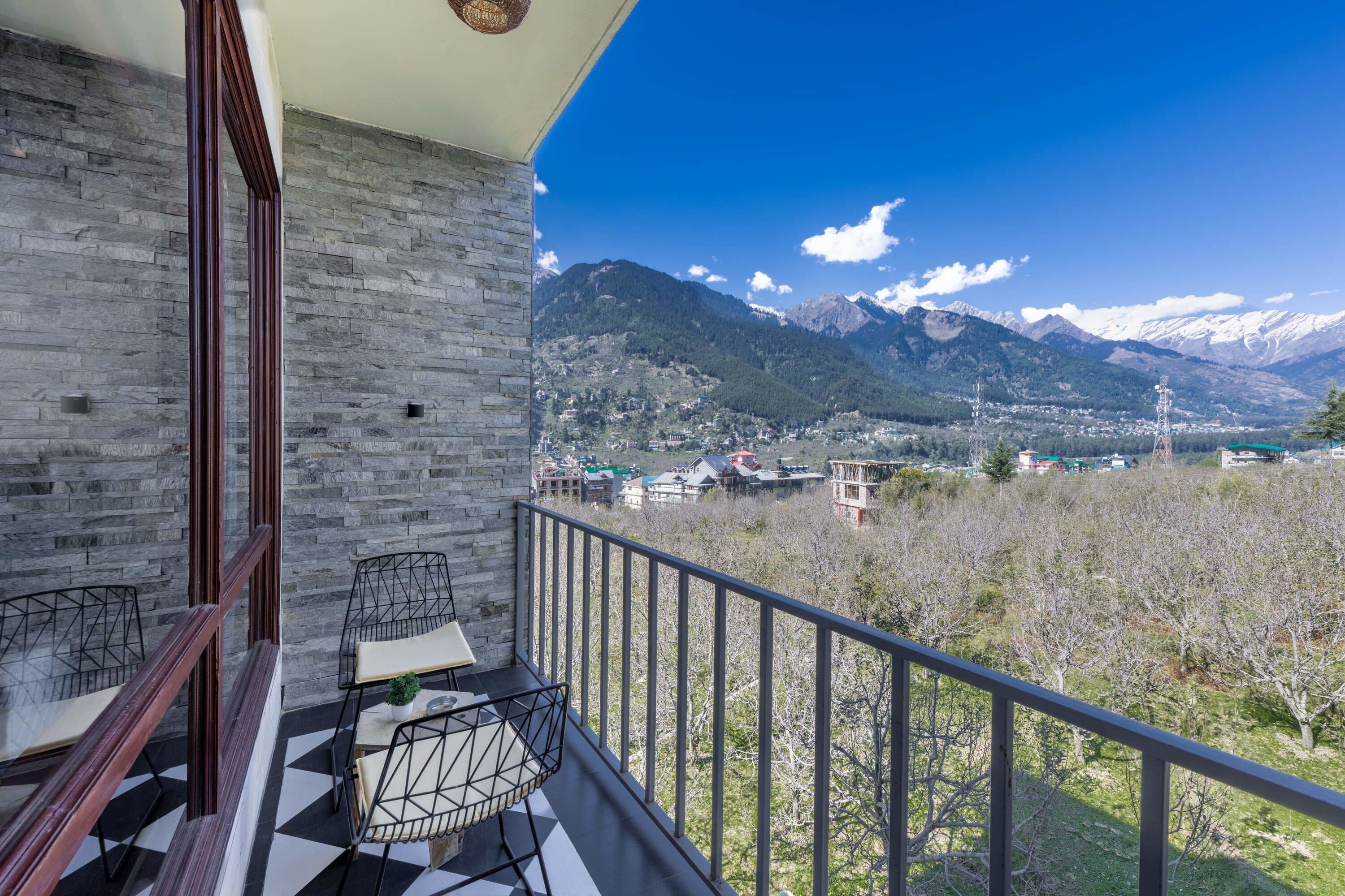 Superior Deluxe Room with Balcony (Mountain View)