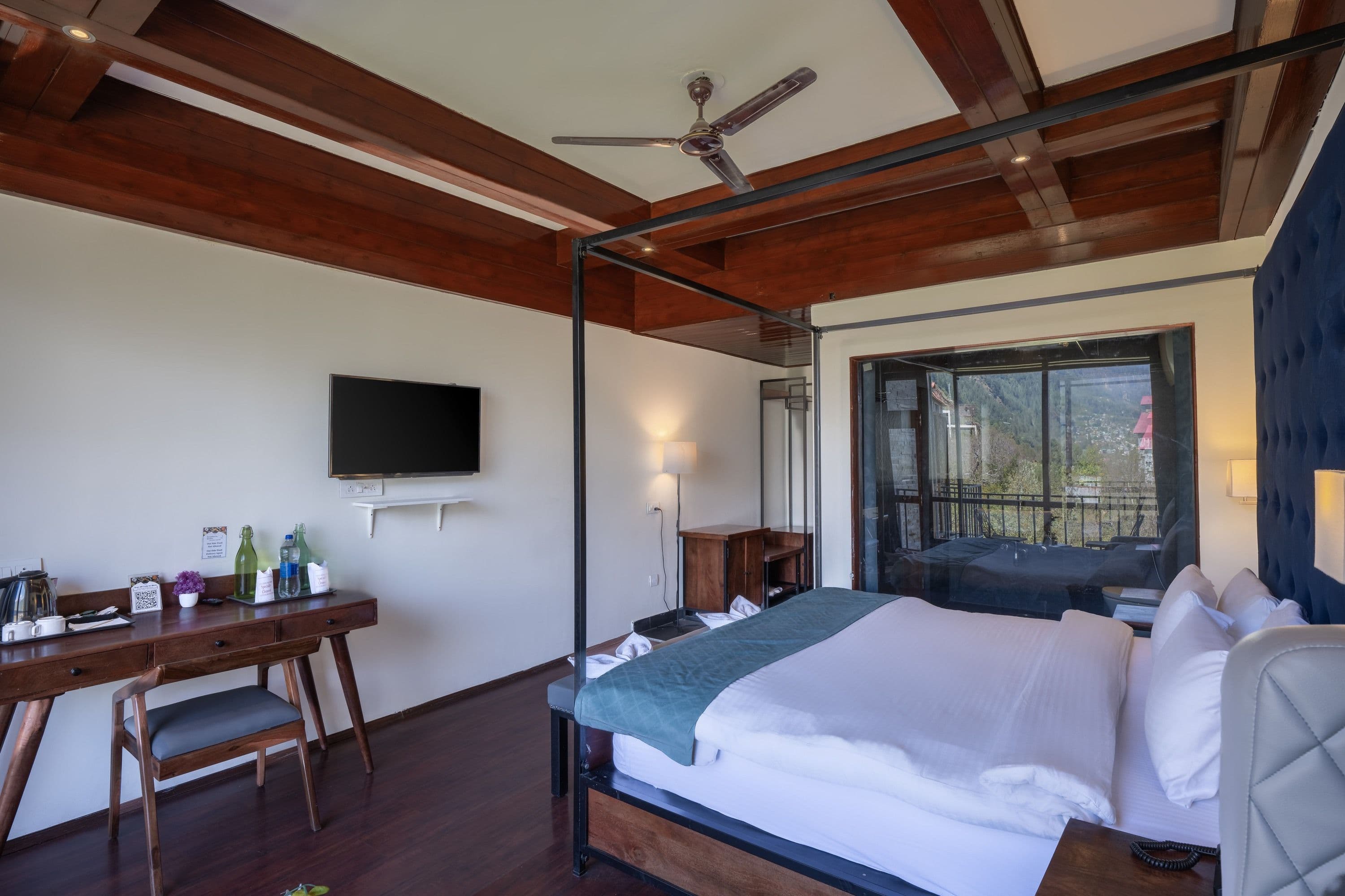 Superior Deluxe Room with Balcony (Mountain View)
