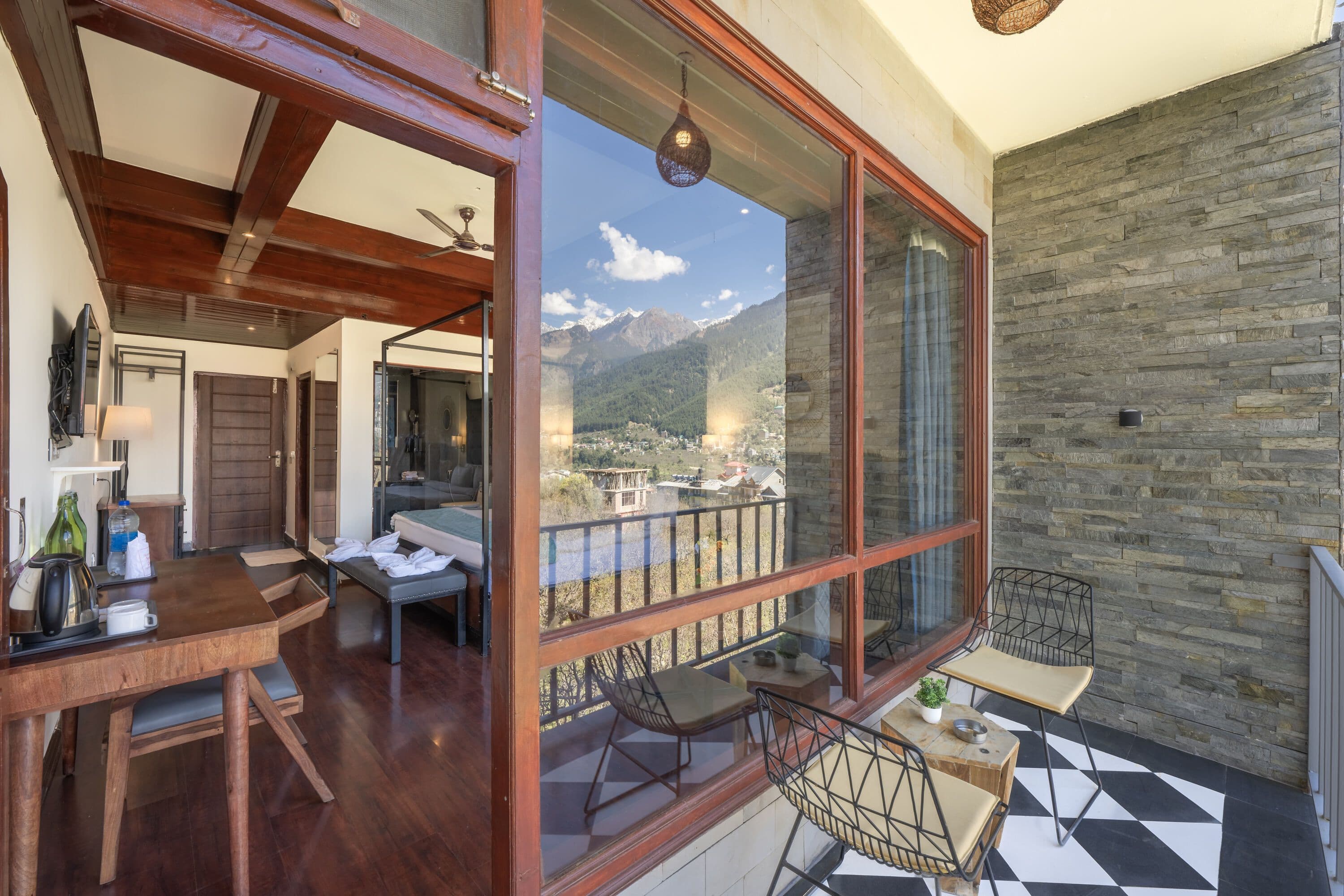 Superior Deluxe Room with Balcony (Mountain View)