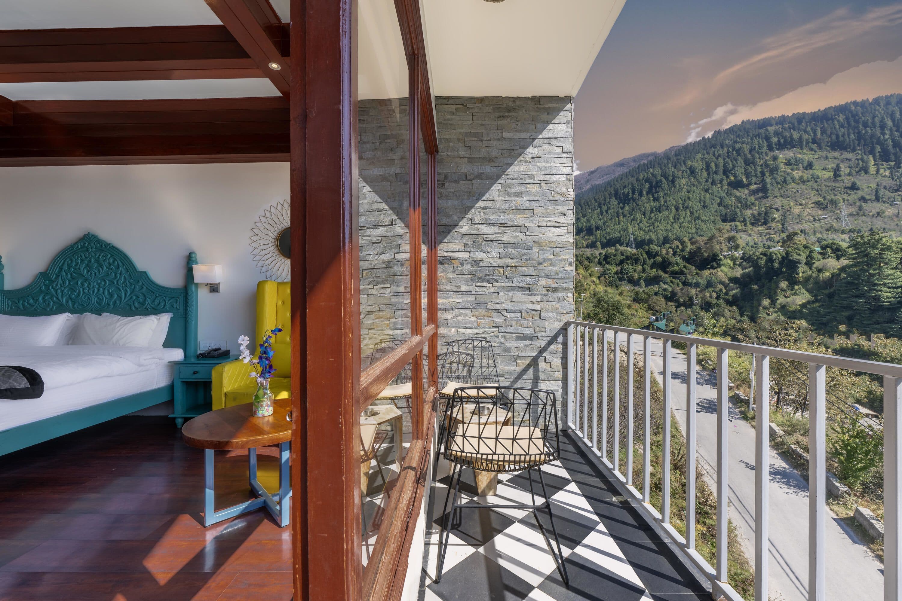 Luxury Room with Balcony (Valley / Mountain View)