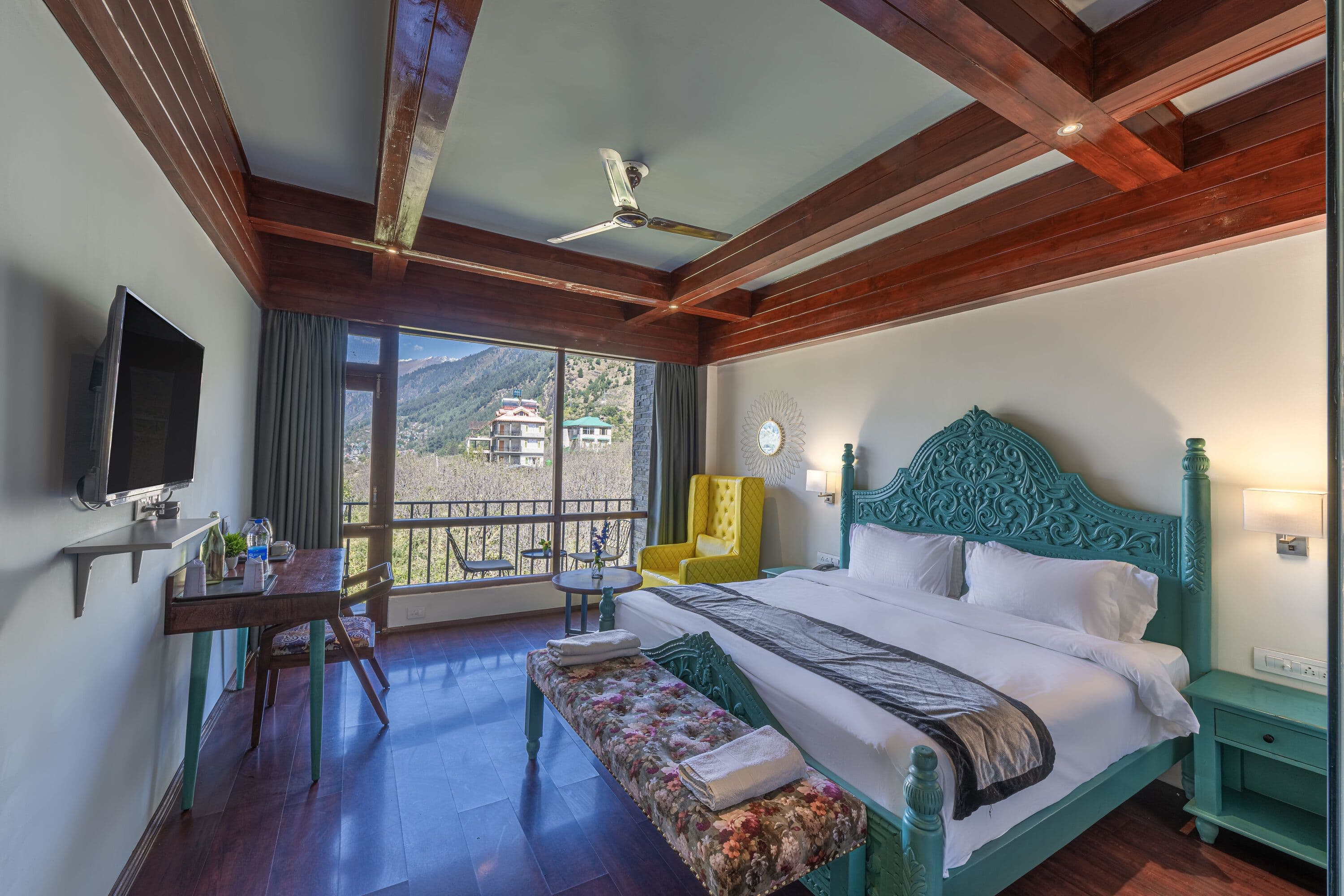 Luxury Room with Balcony (Valley / Mountain View)