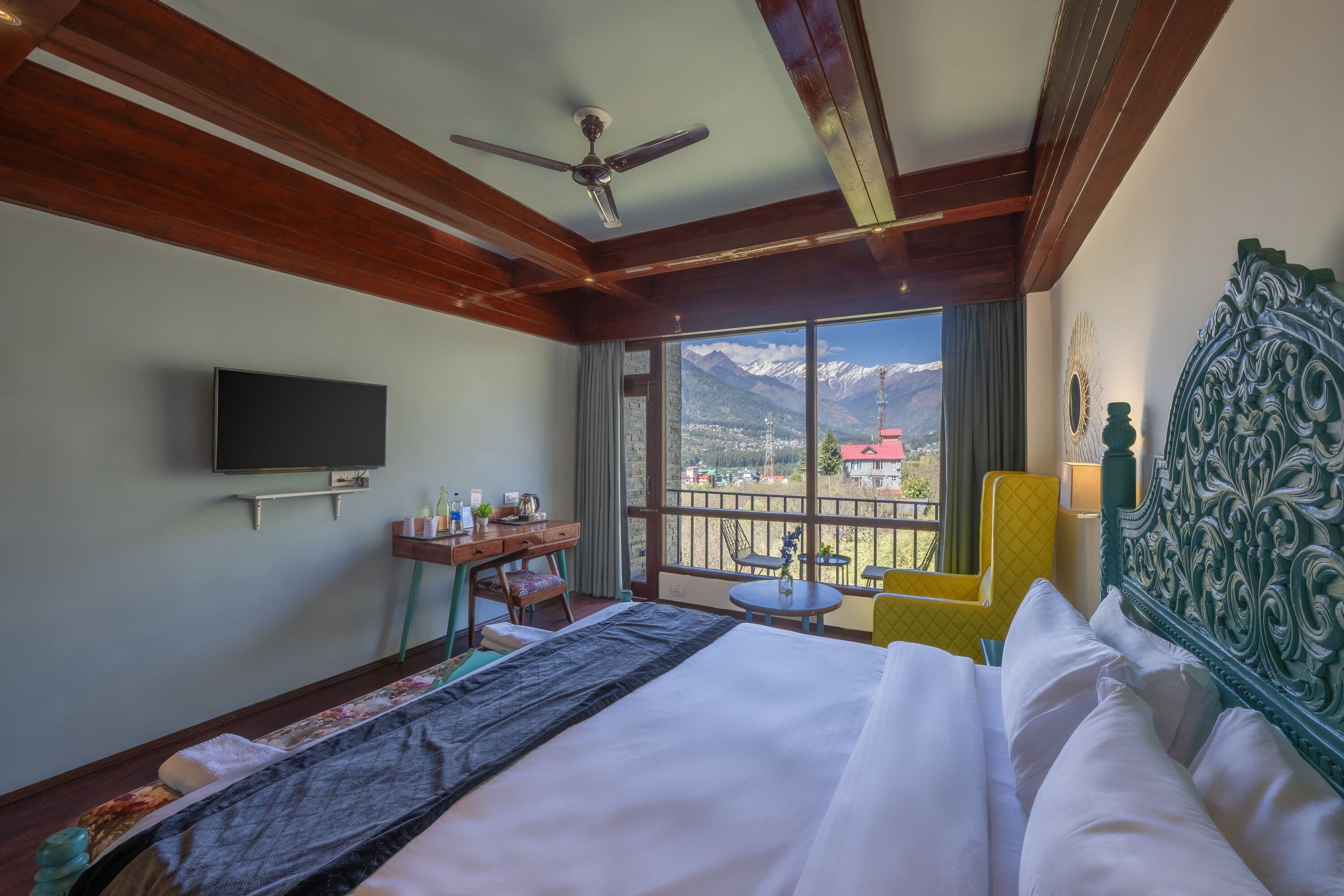 Luxury Room with Balcony (Valley / Mountain View)