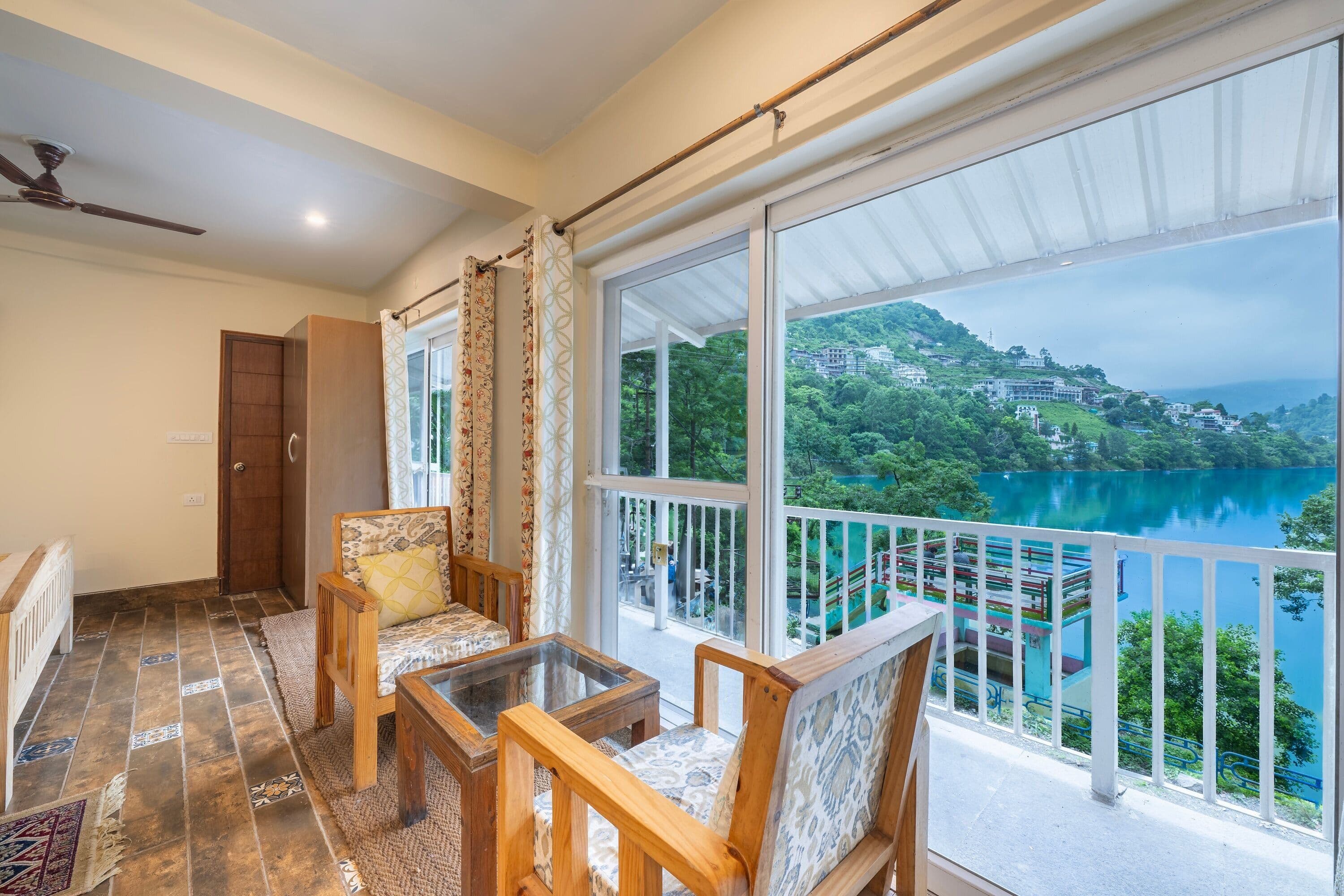 Deluxe Family Room with Balcony (Lake View)