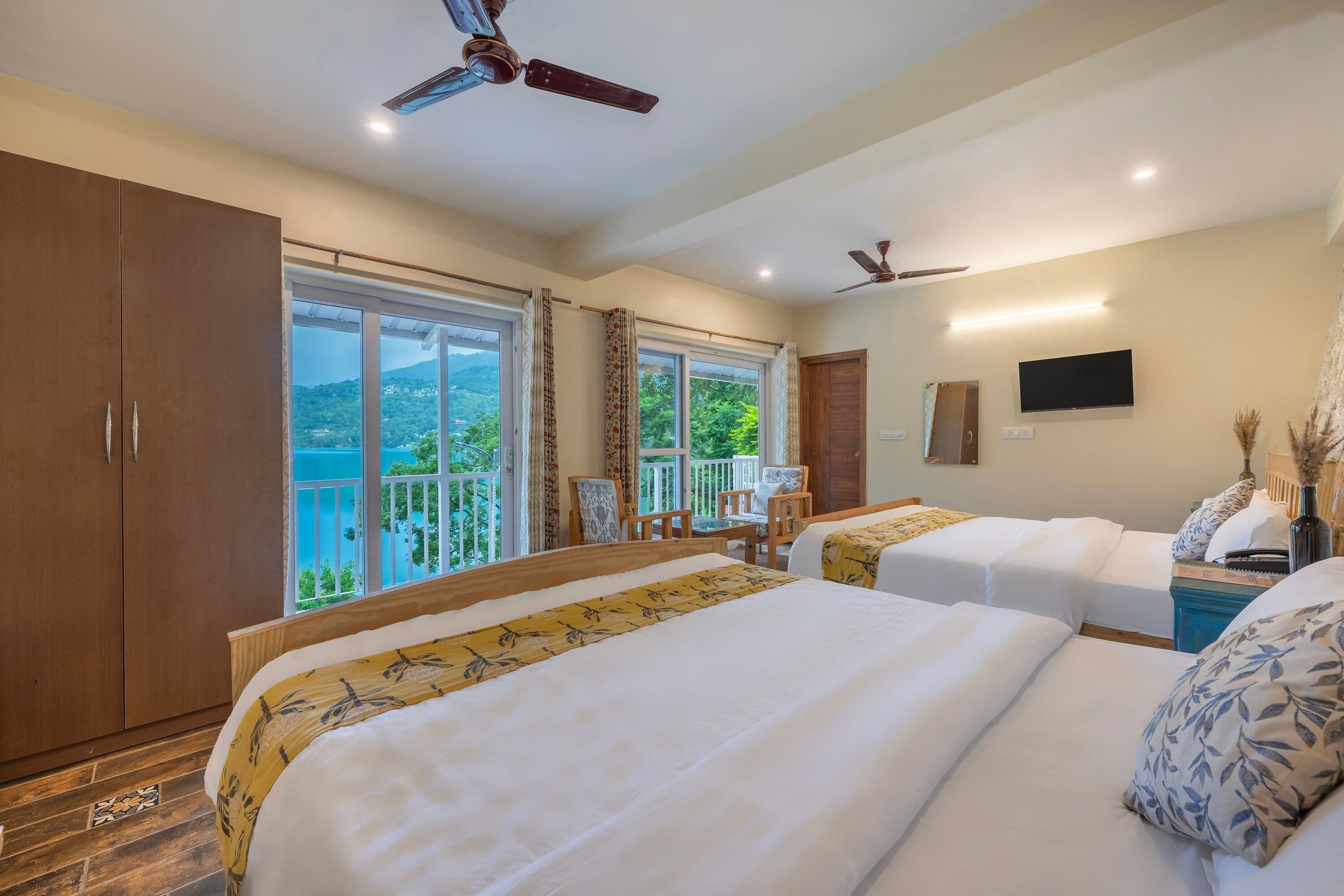 Deluxe Family Room with Balcony (Lake View)