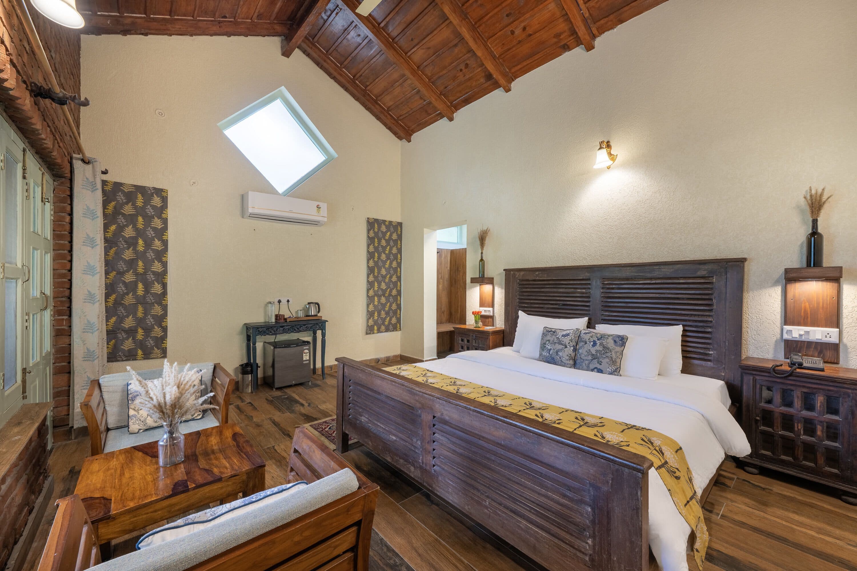 Deluxe Room with Balcony (Forest View)
