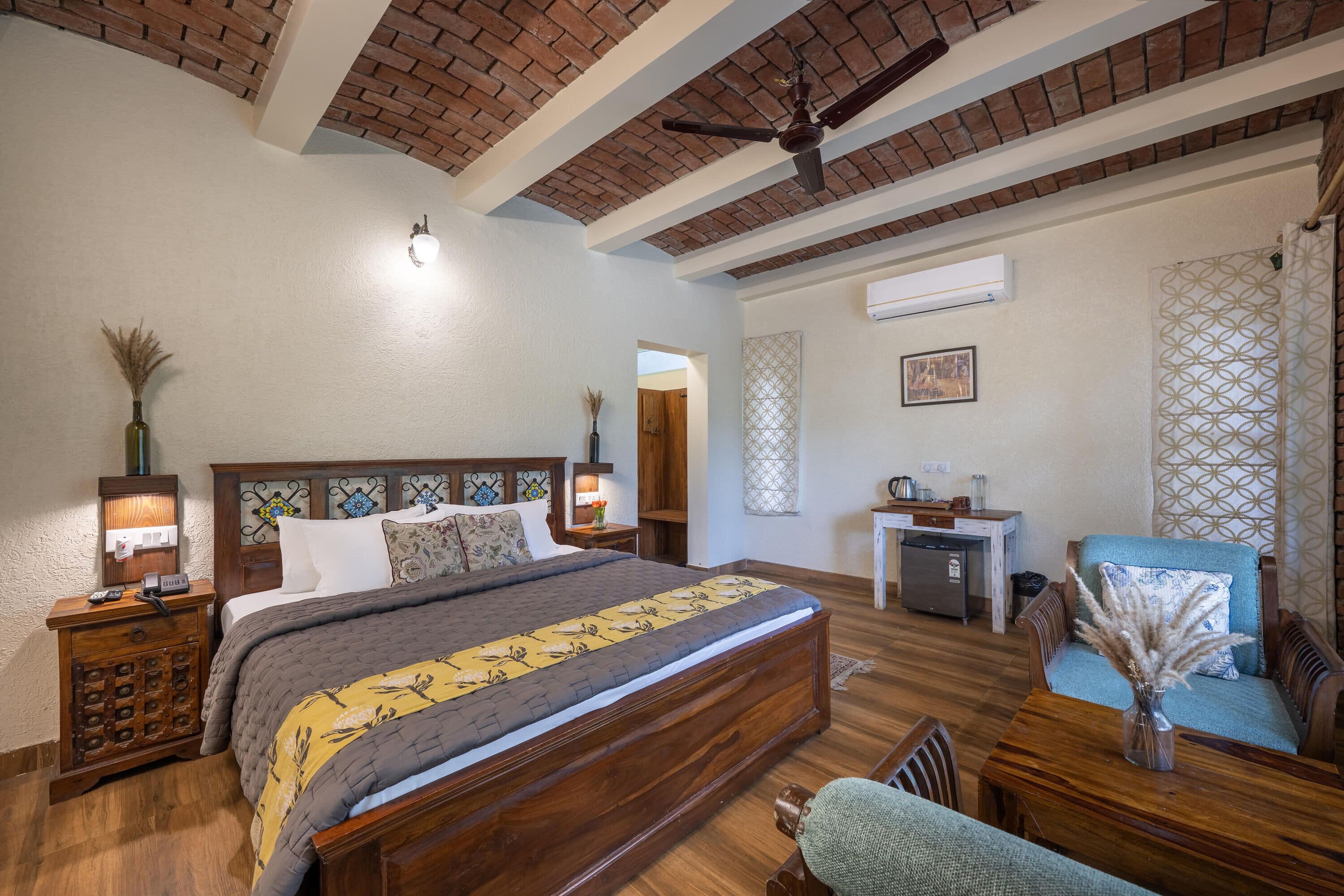 Superior Deluxe Room with Balcony (Lake View)