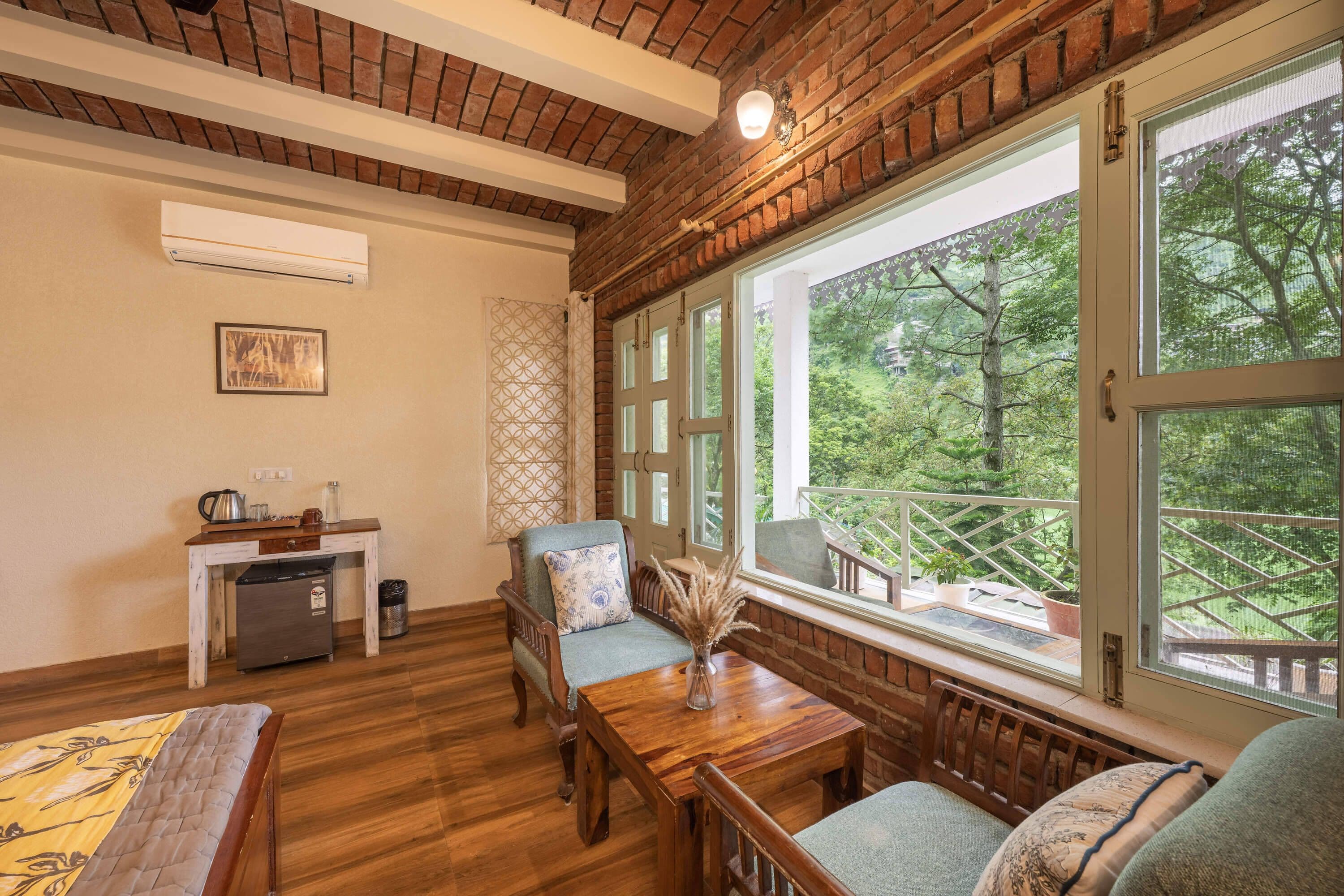 Superior Deluxe Room with Balcony (Lake View)