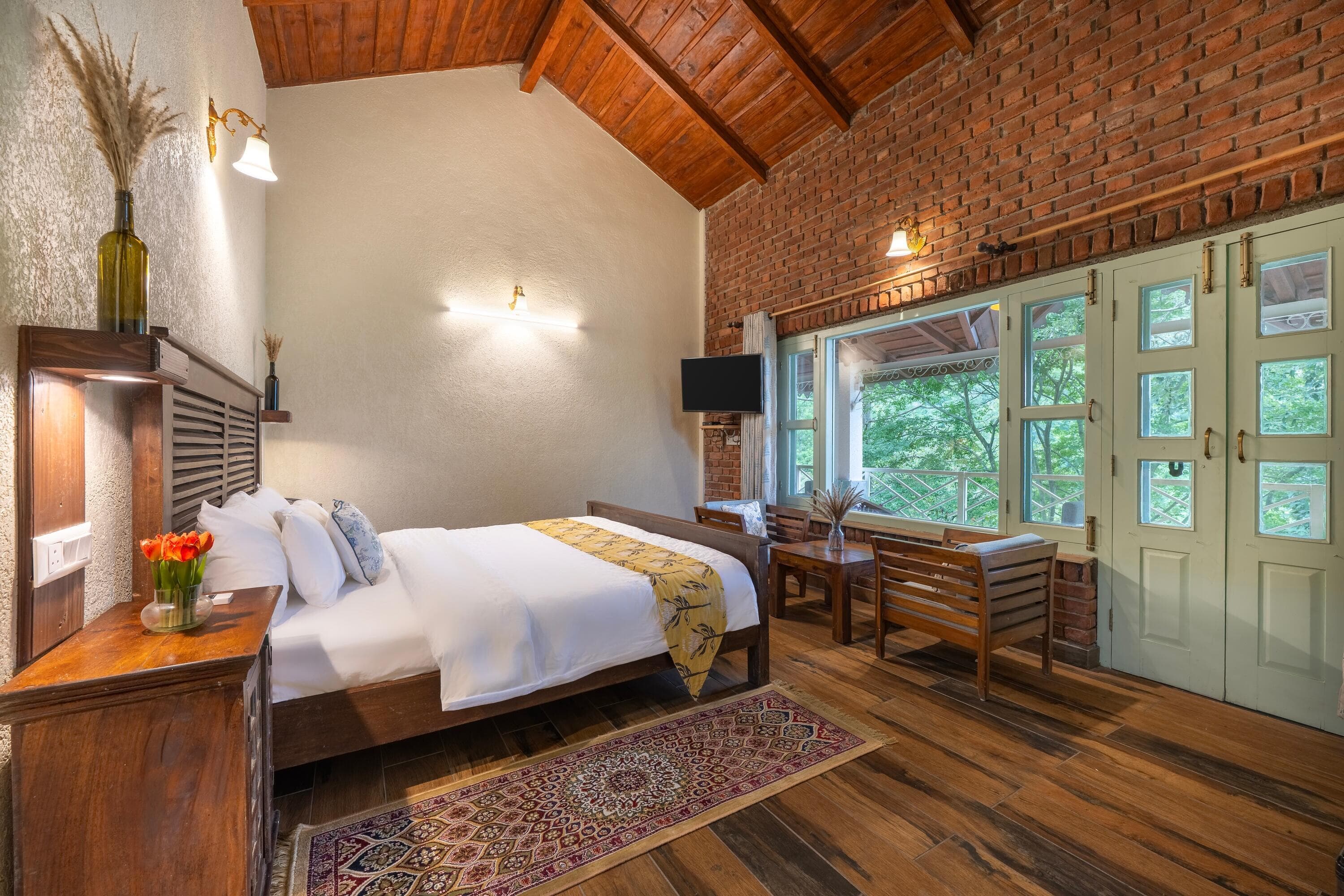 Luxury Room with Balcony (Lake View)