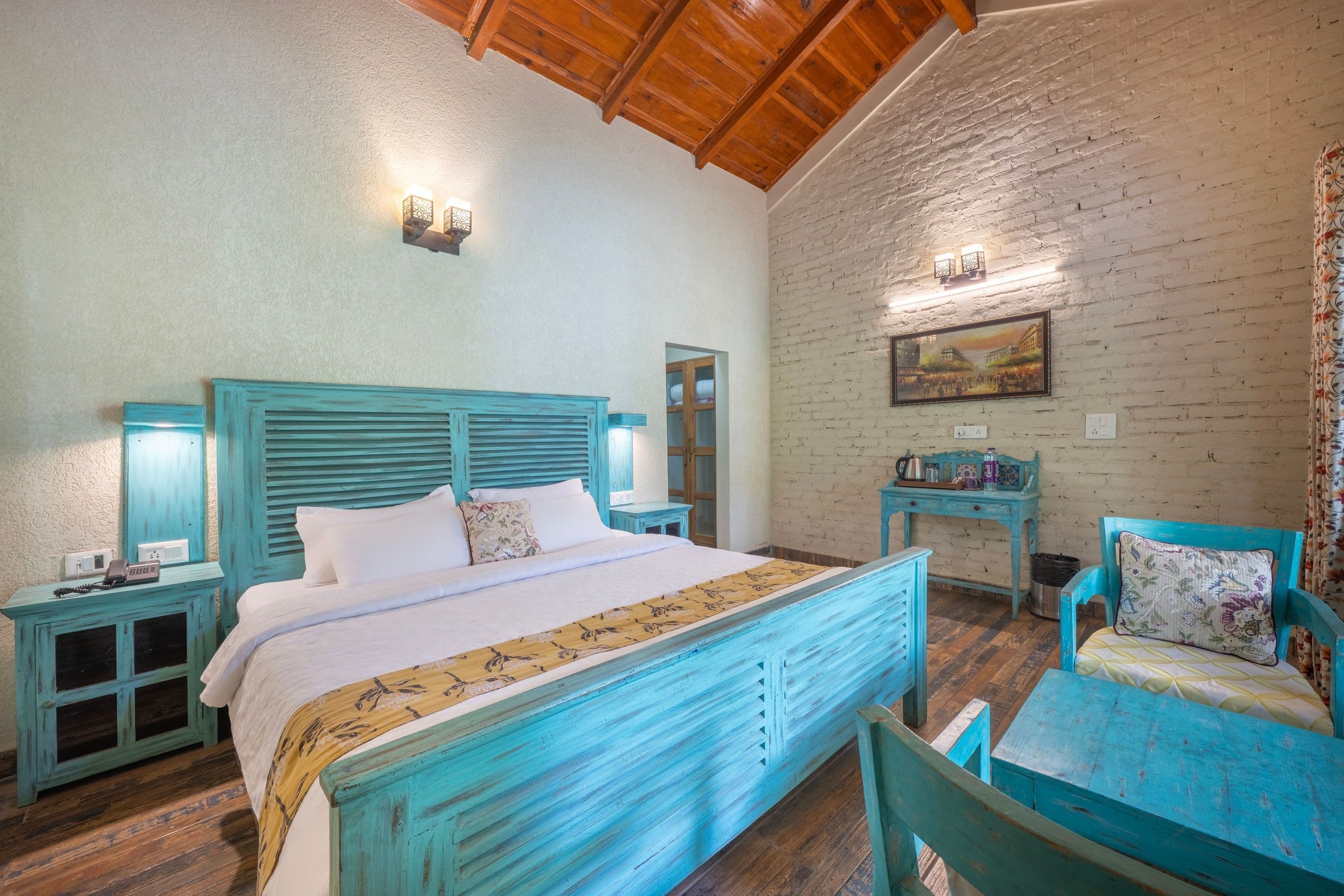 Deluxe Room with Balcony (Lake View)