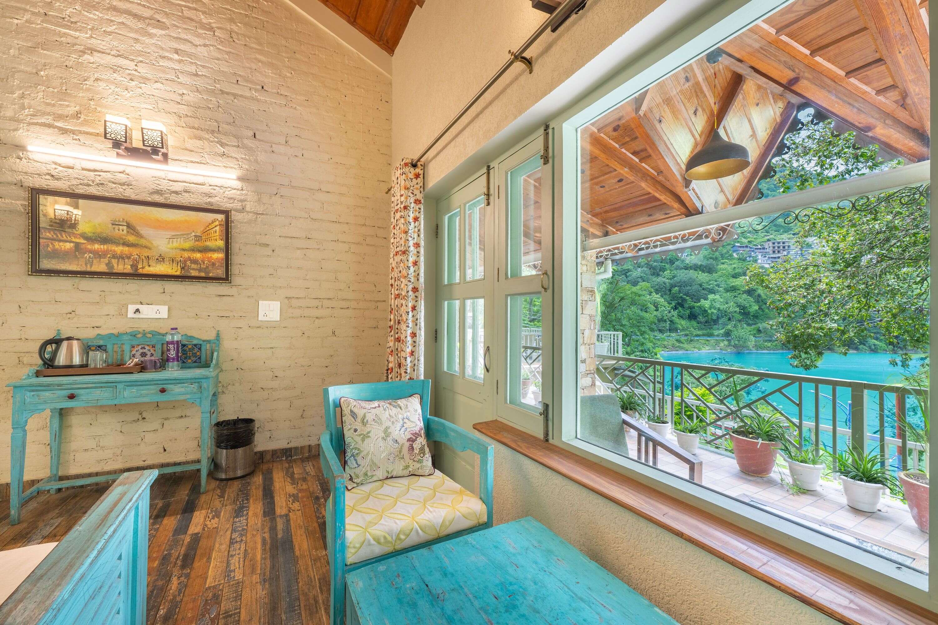 Deluxe Room with Balcony (Lake View)