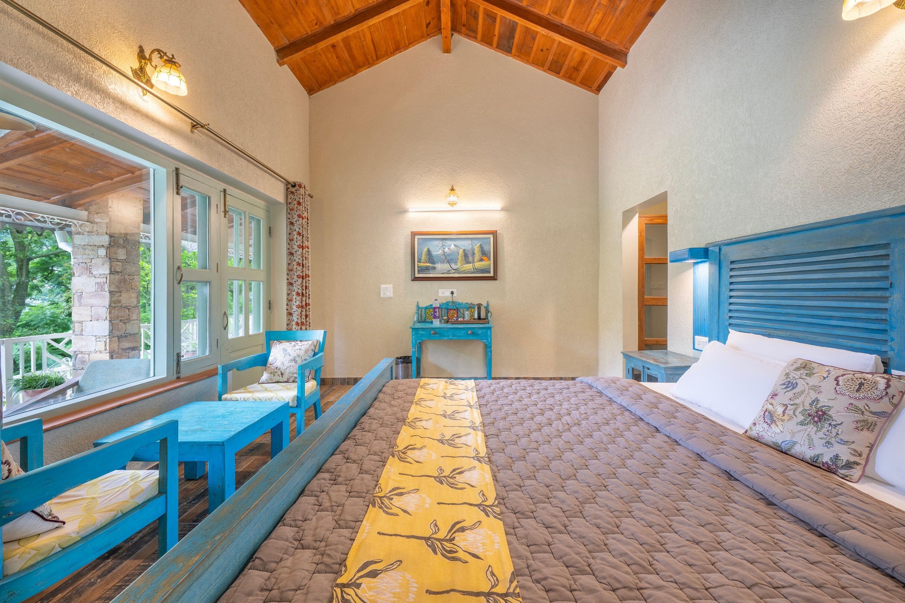 Deluxe Room with Balcony (Lake View)