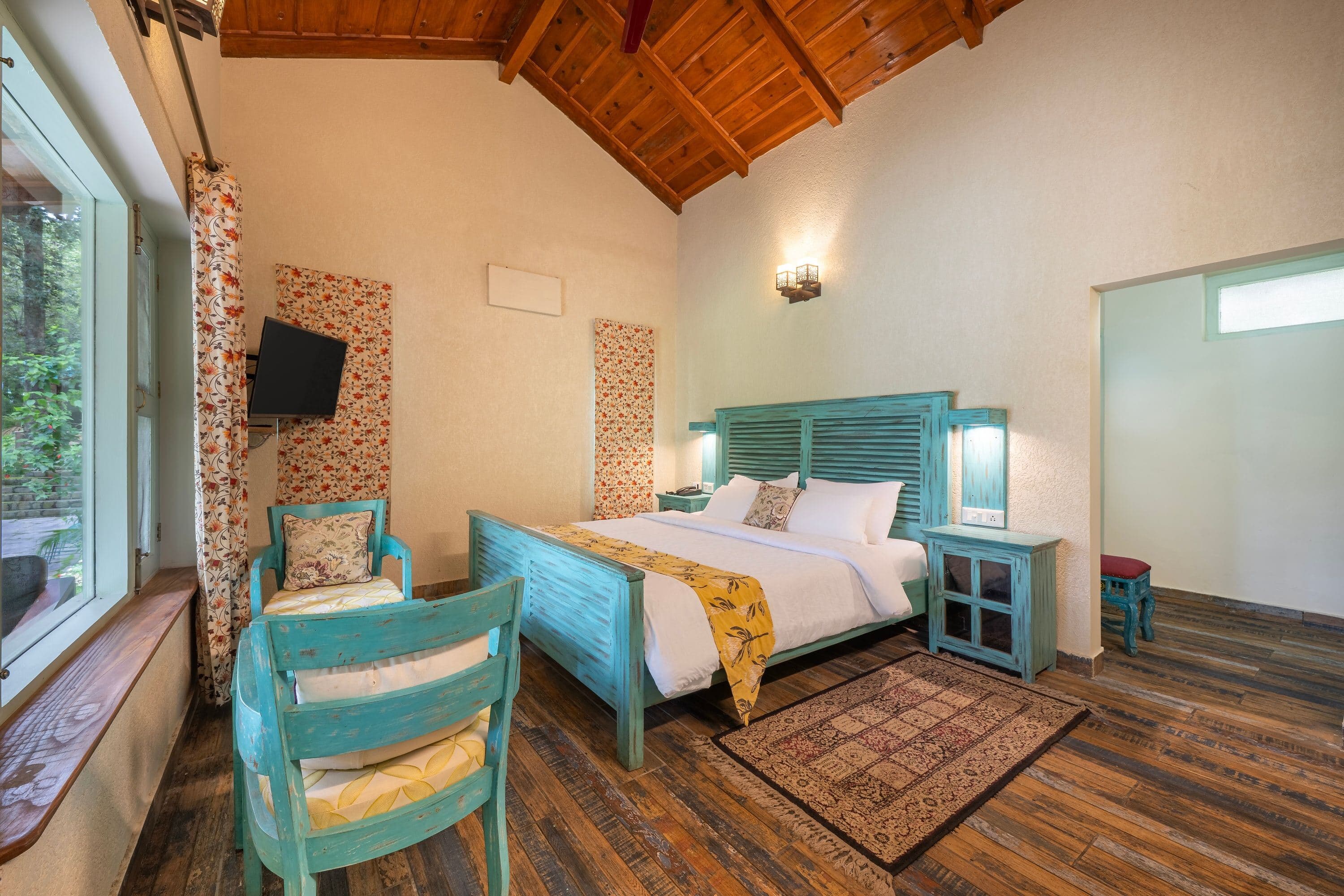 Deluxe Room with Balcony (Lake View)