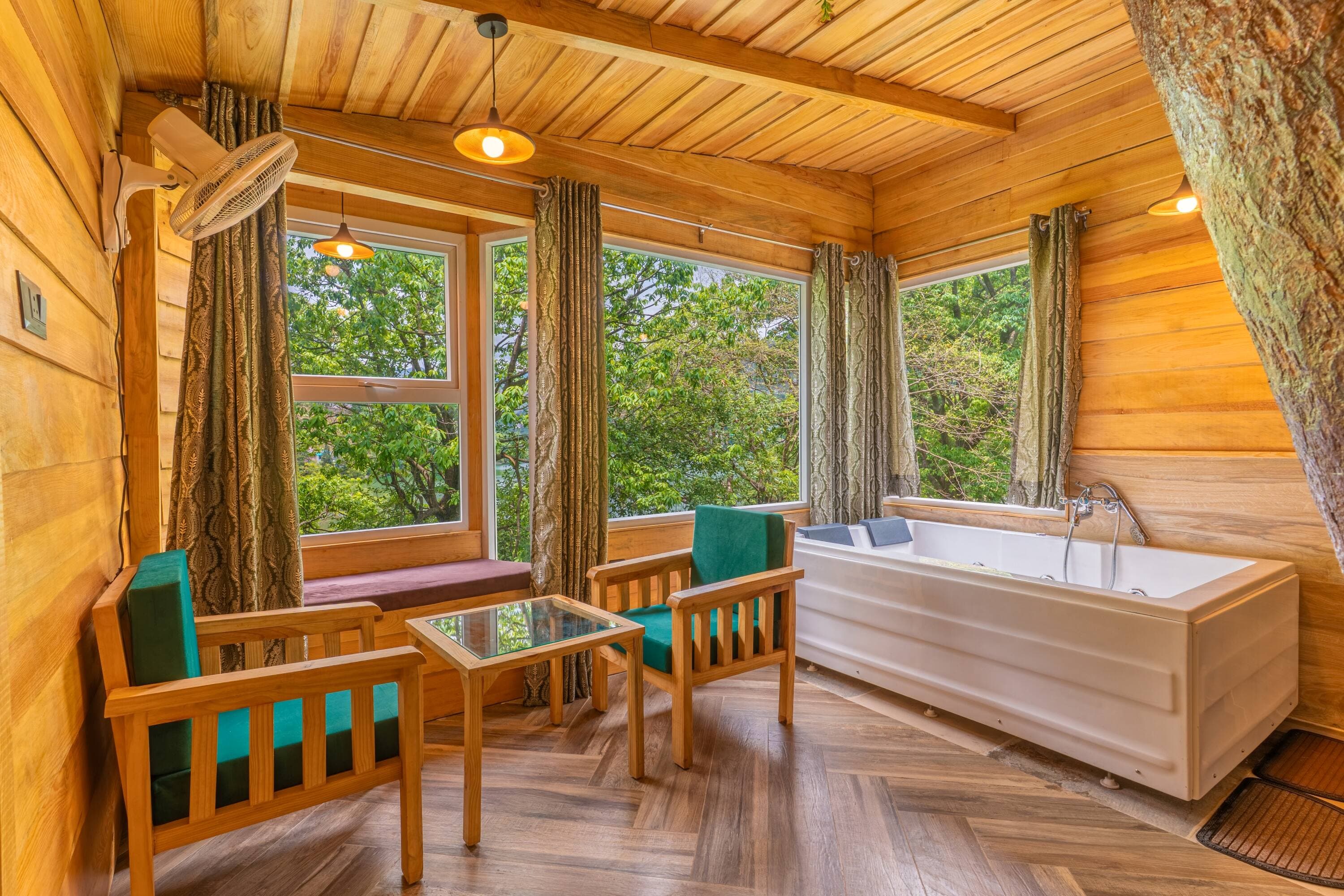 Duplex Jacuzzi Suite (Lake View)