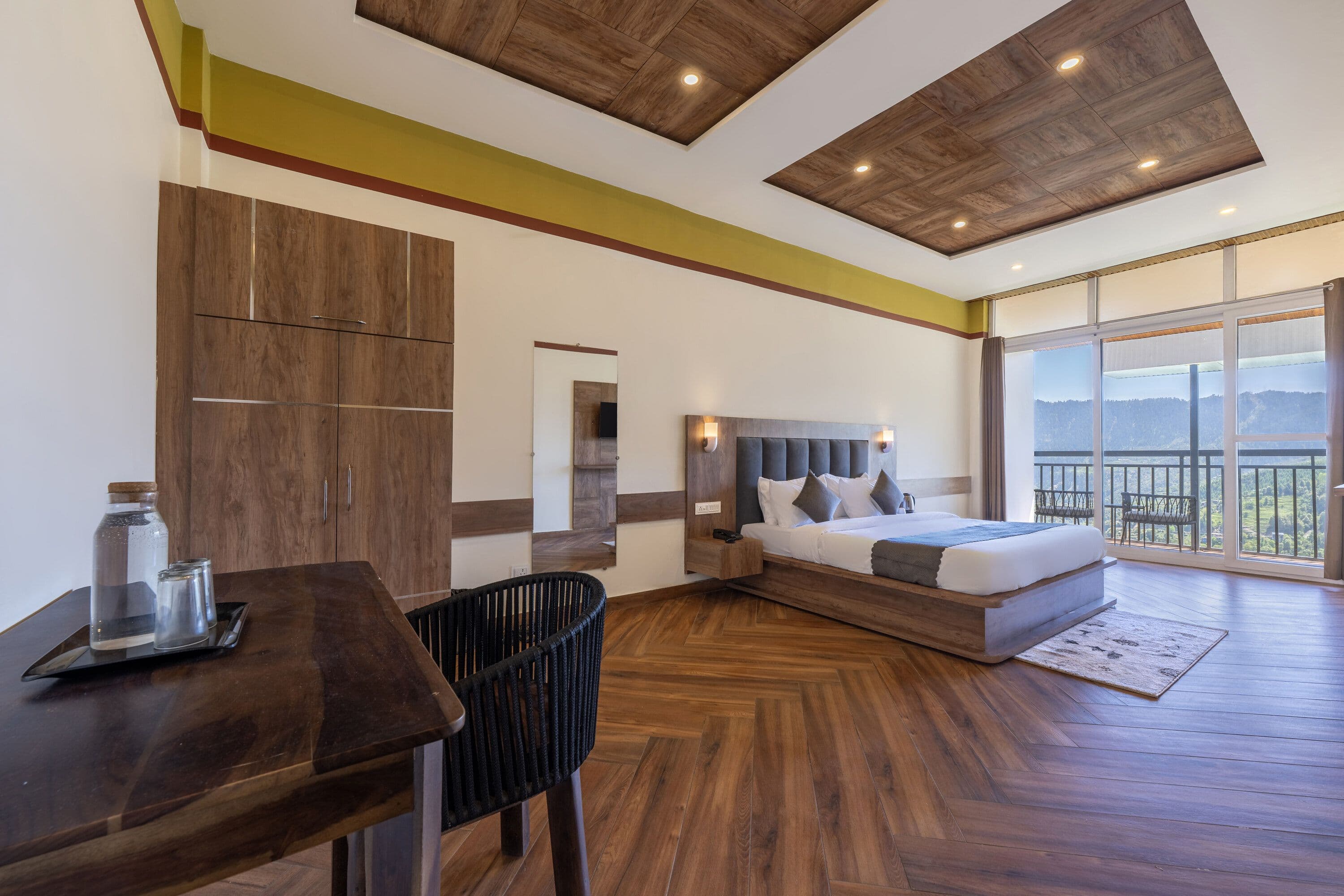 Deluxe Room with Balcony (Valley View)