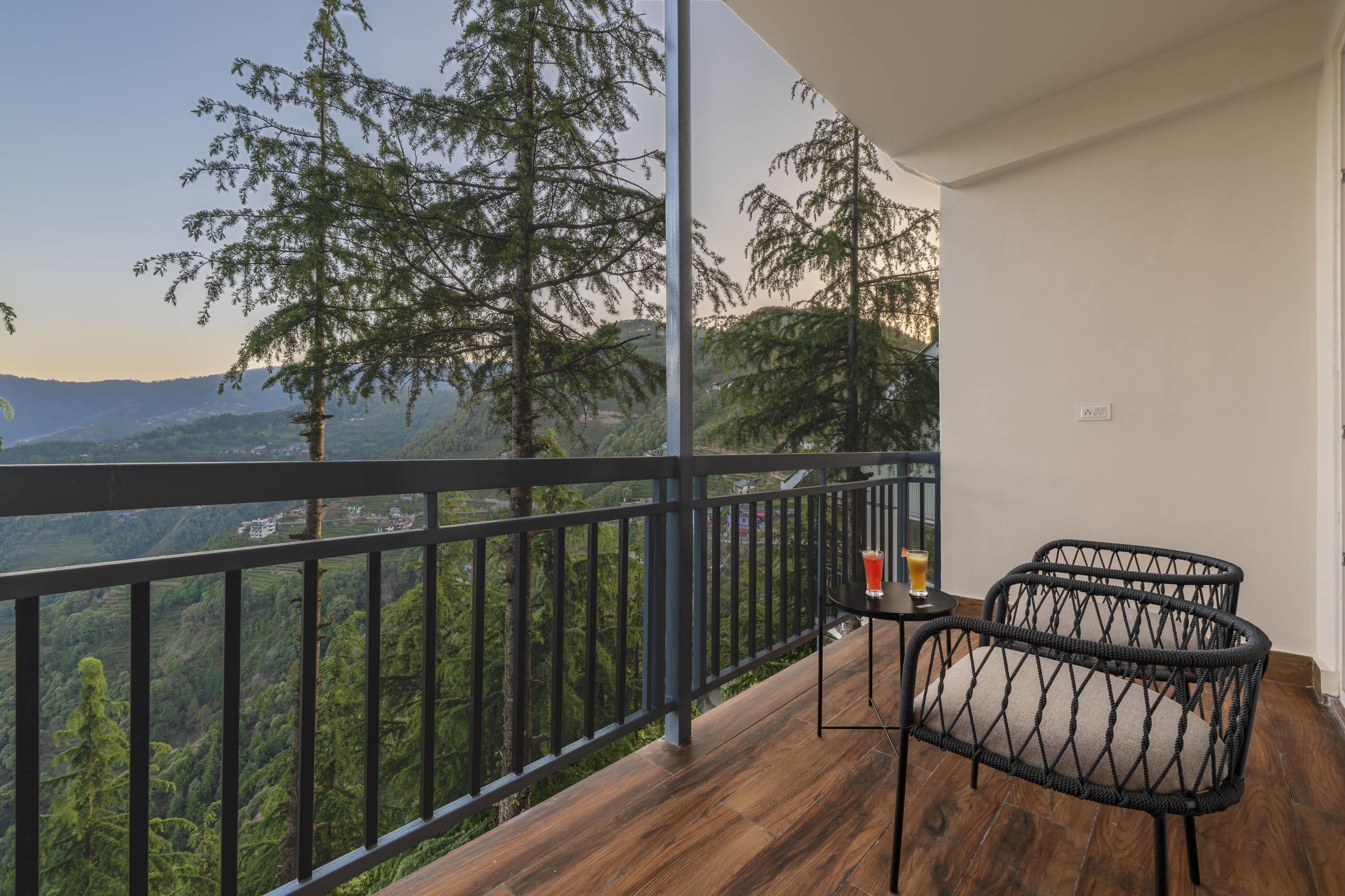 Deluxe Room with Balcony (Valley View)