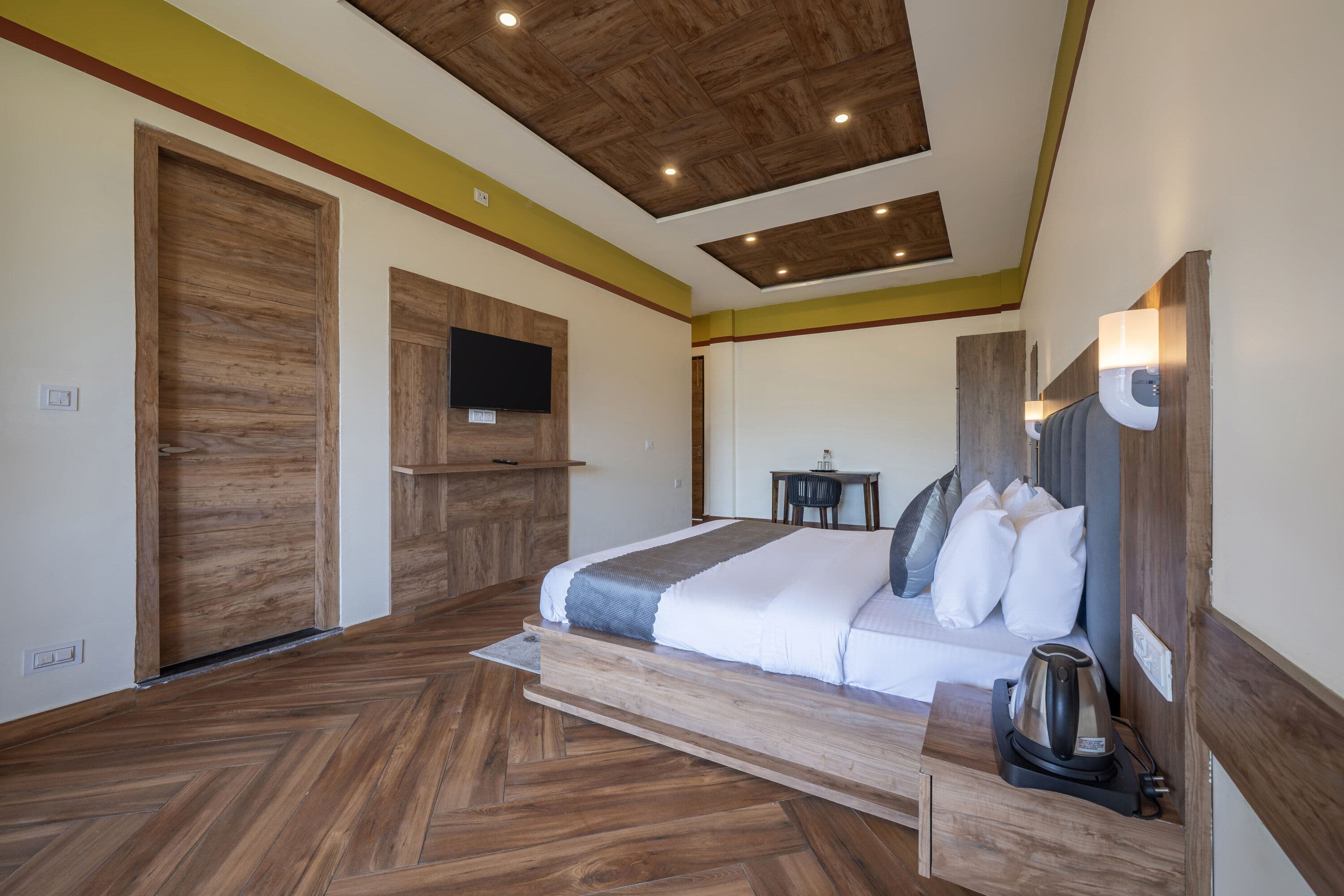 Deluxe Room with Balcony (Valley View)