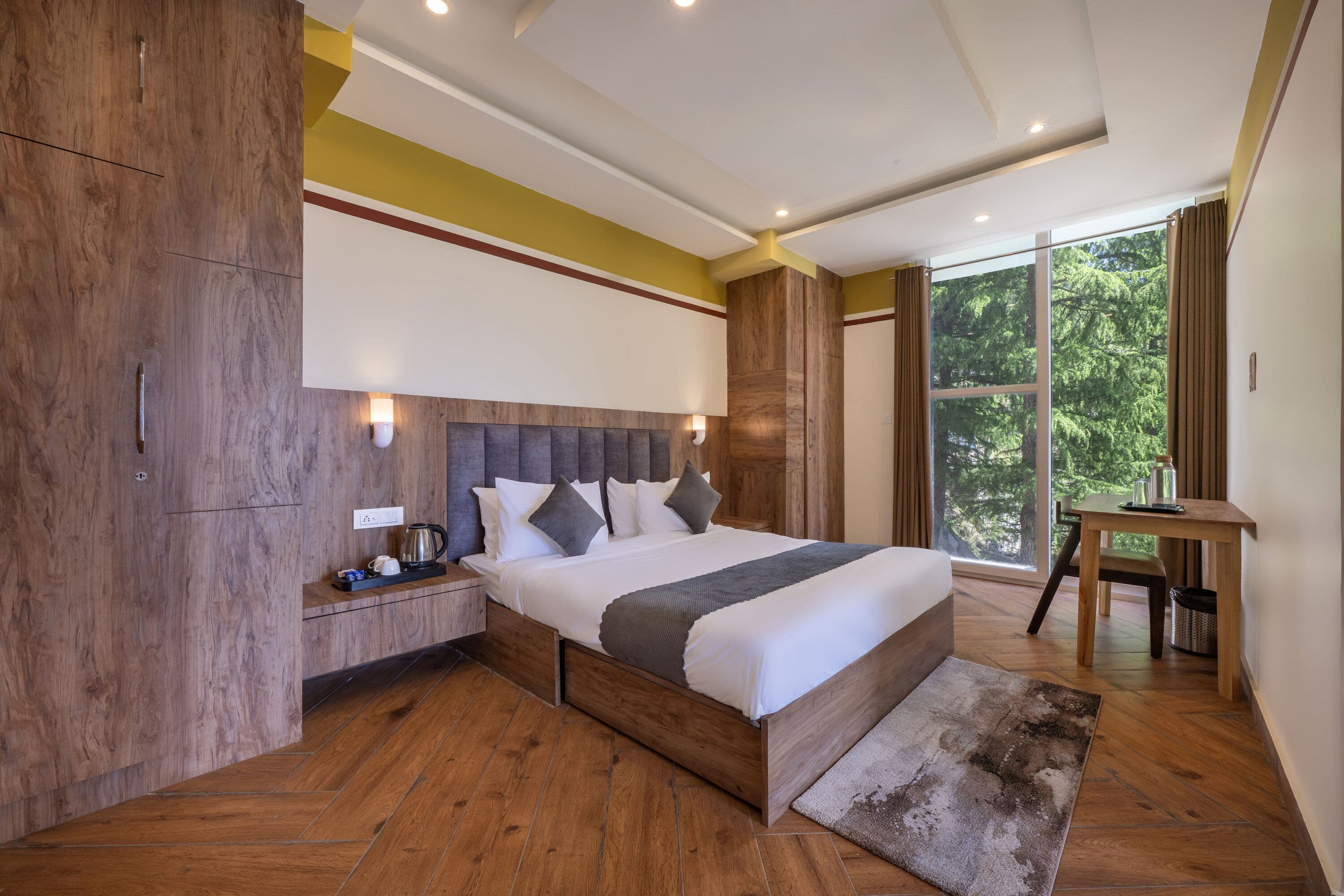 Deluxe Room with Balcony (Valley View)