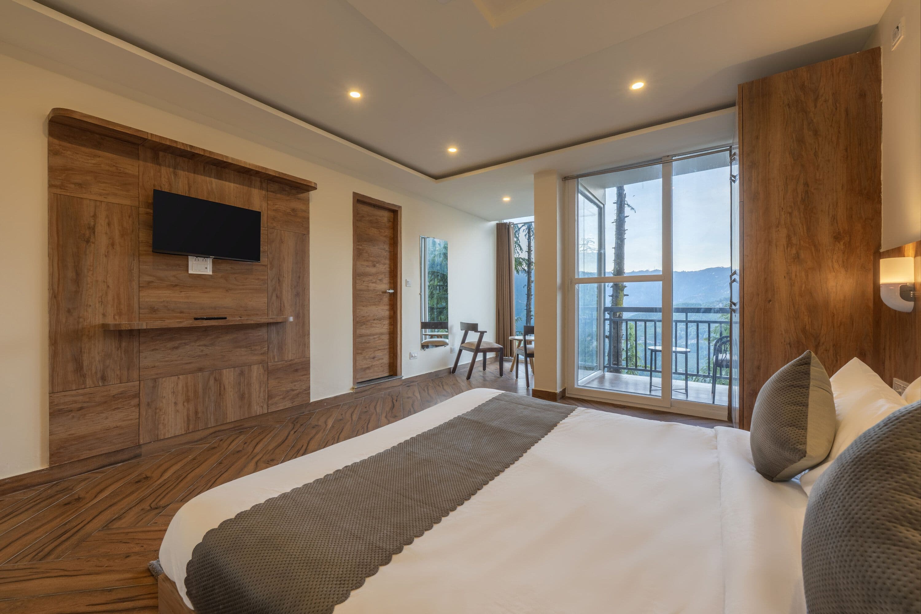 Superior Deluxe Room with Balcony (Valley View)