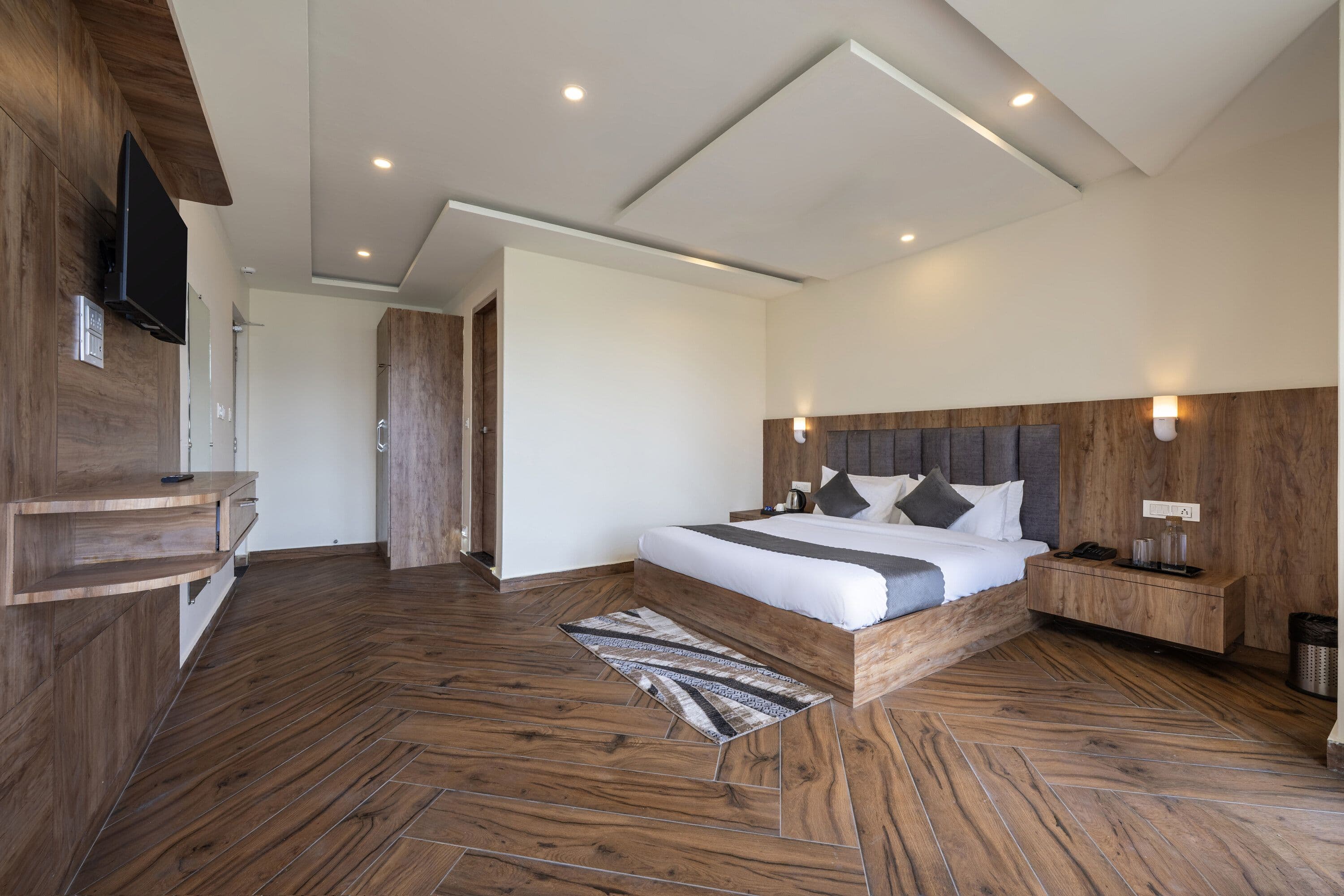 Superior Deluxe Room with Balcony (Valley View)