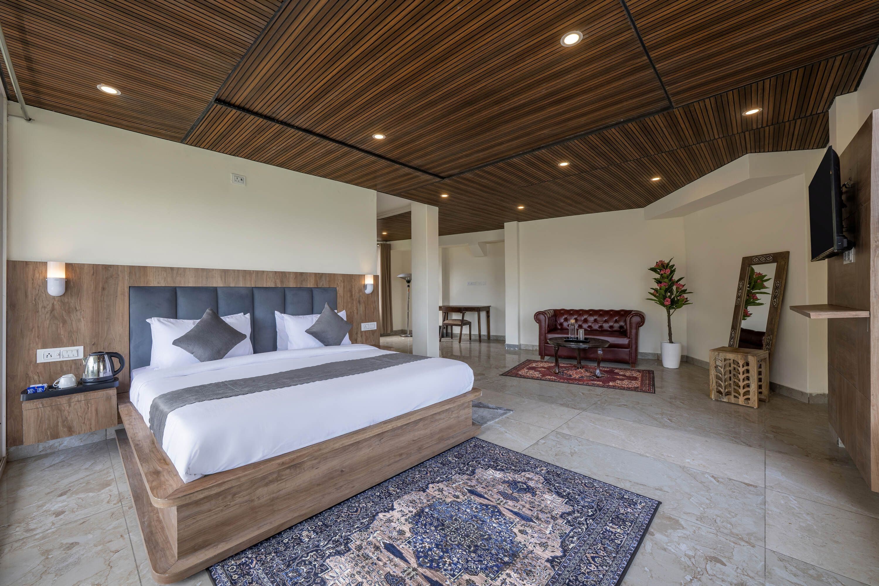 Premier Jacuzzi Room with Balcony (Valley View)