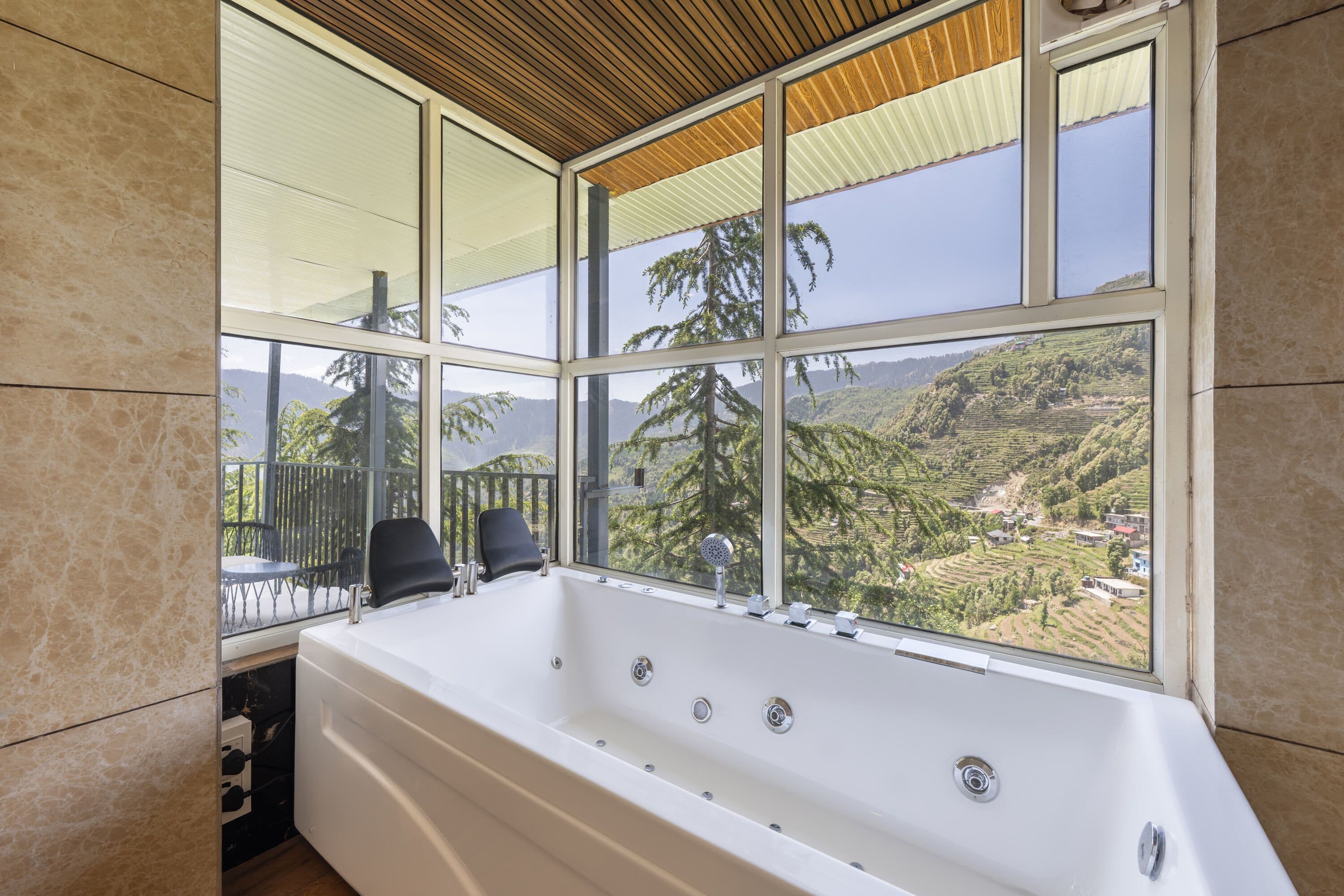 Premier Jacuzzi Room with Balcony (Valley View)