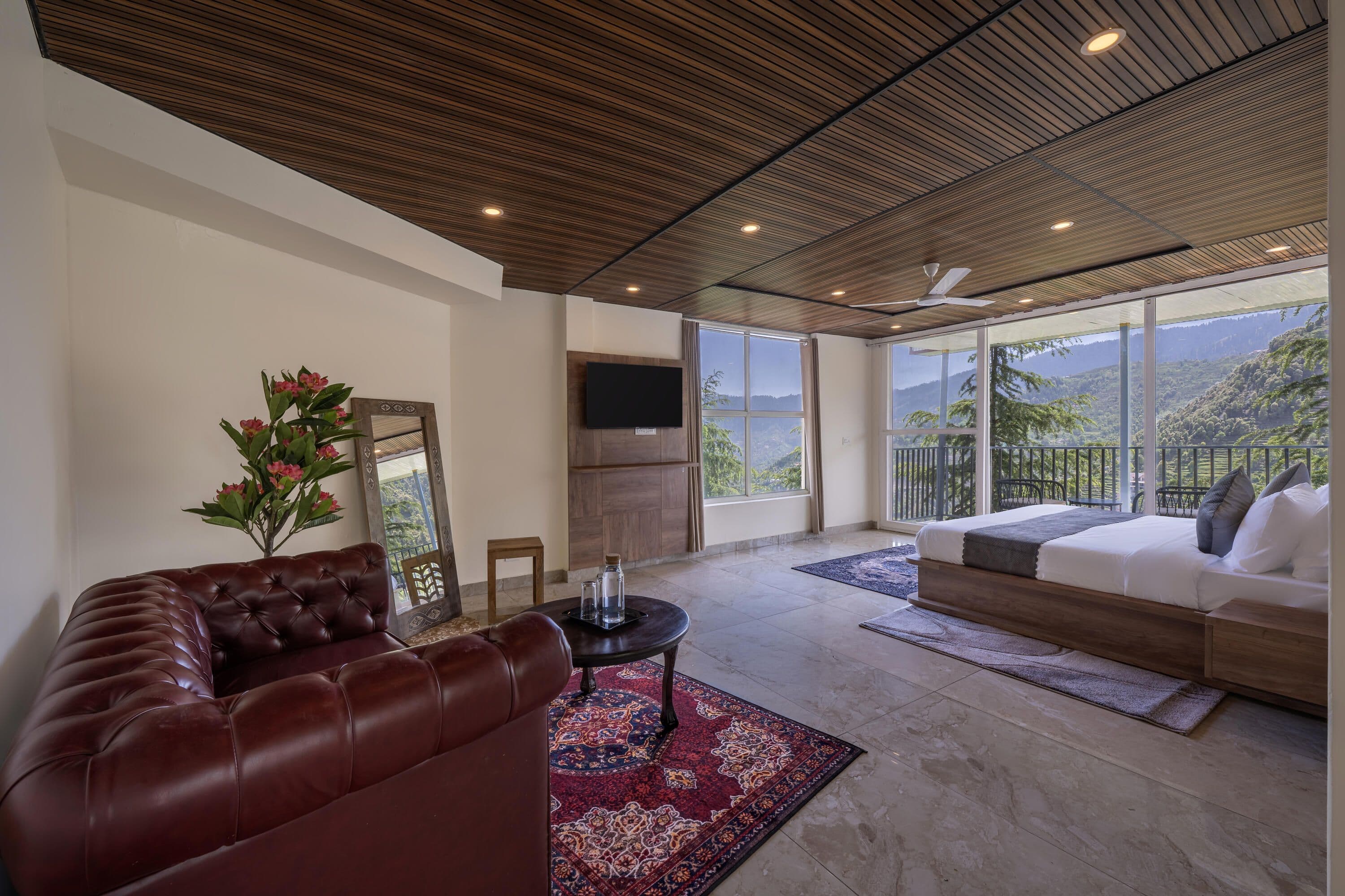 Premier Jacuzzi Room with Balcony (Valley View)