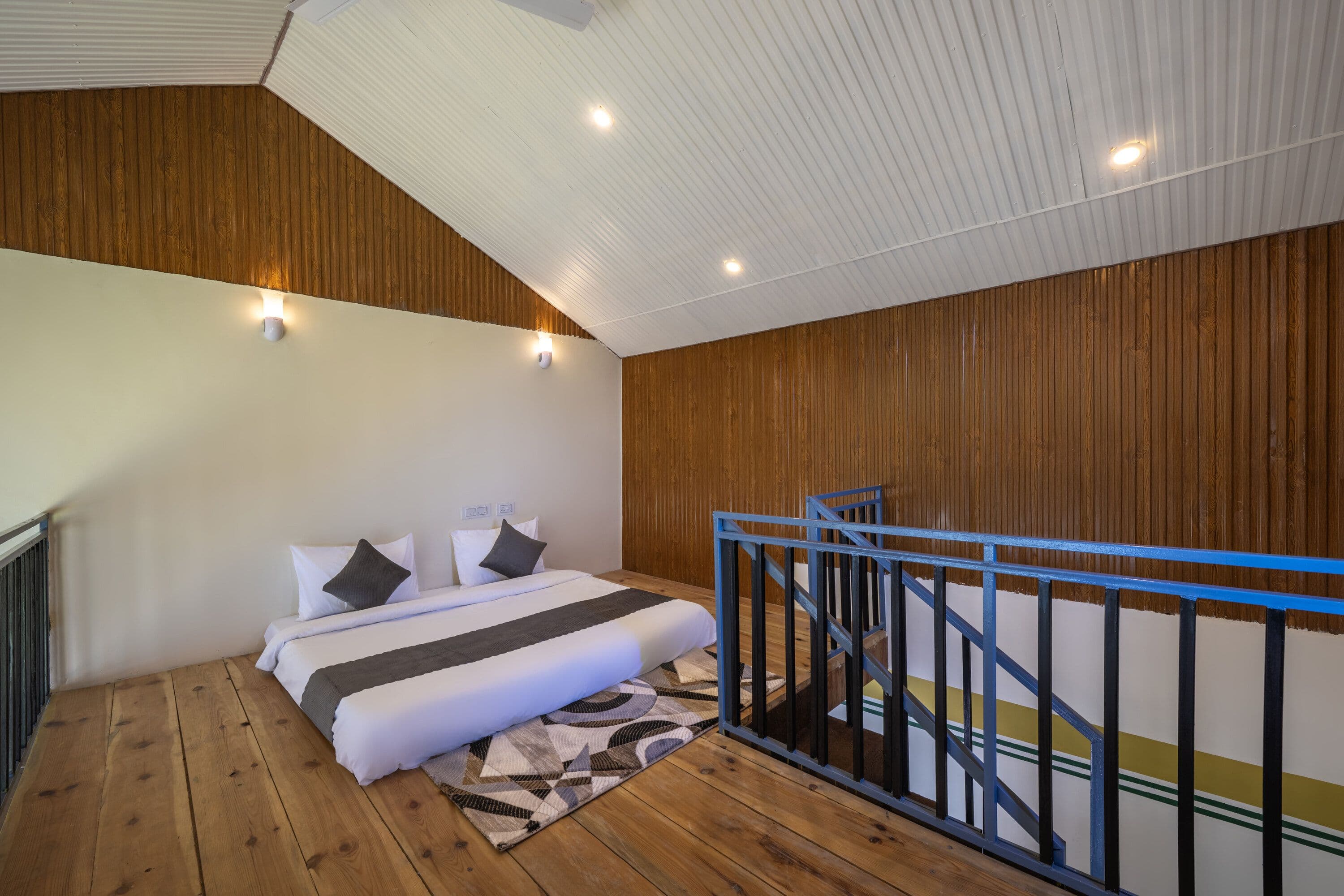 Duplex Attic Room with Balcony (Valley View)