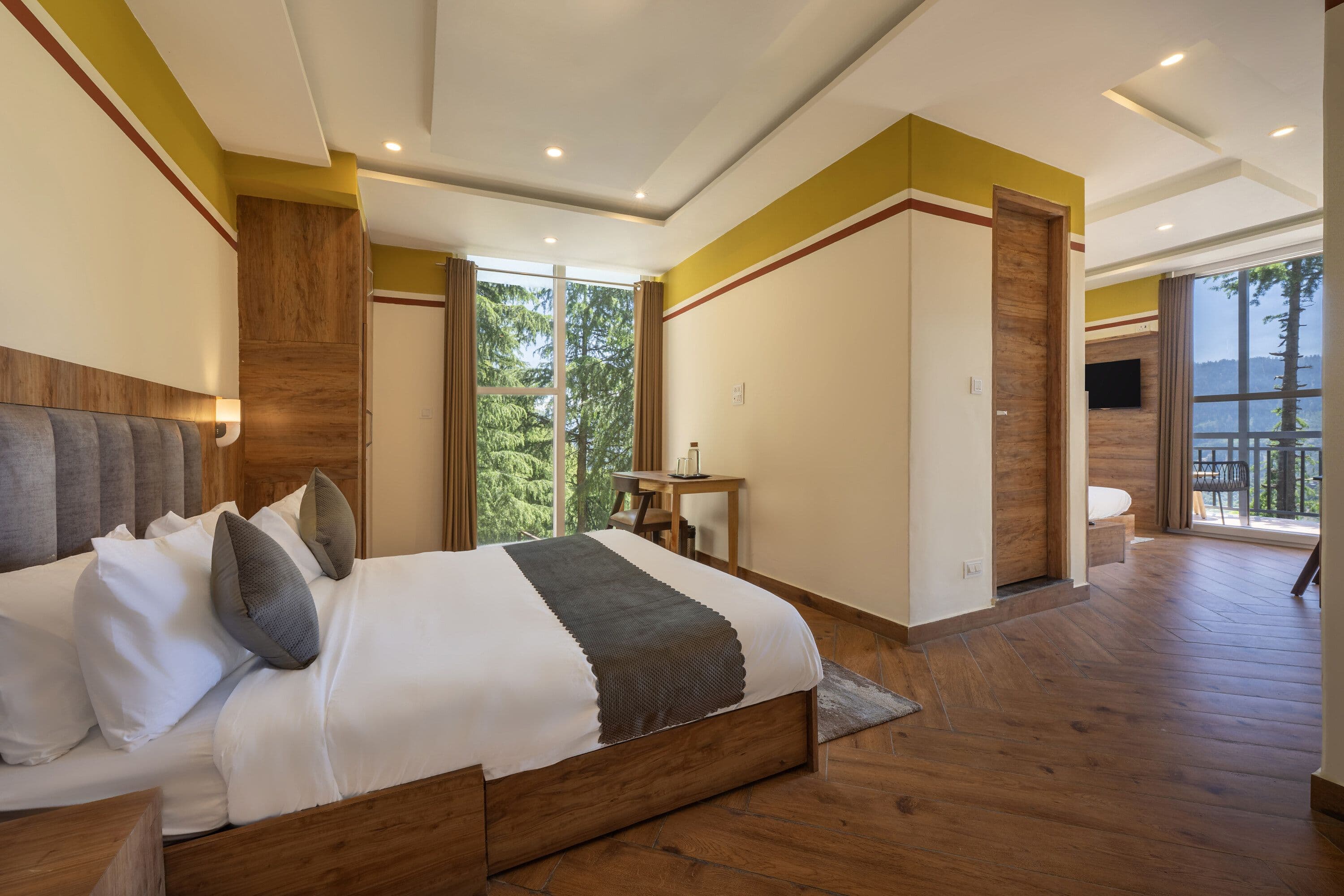 Deluxe Family Room with Balcony (Valley View)
