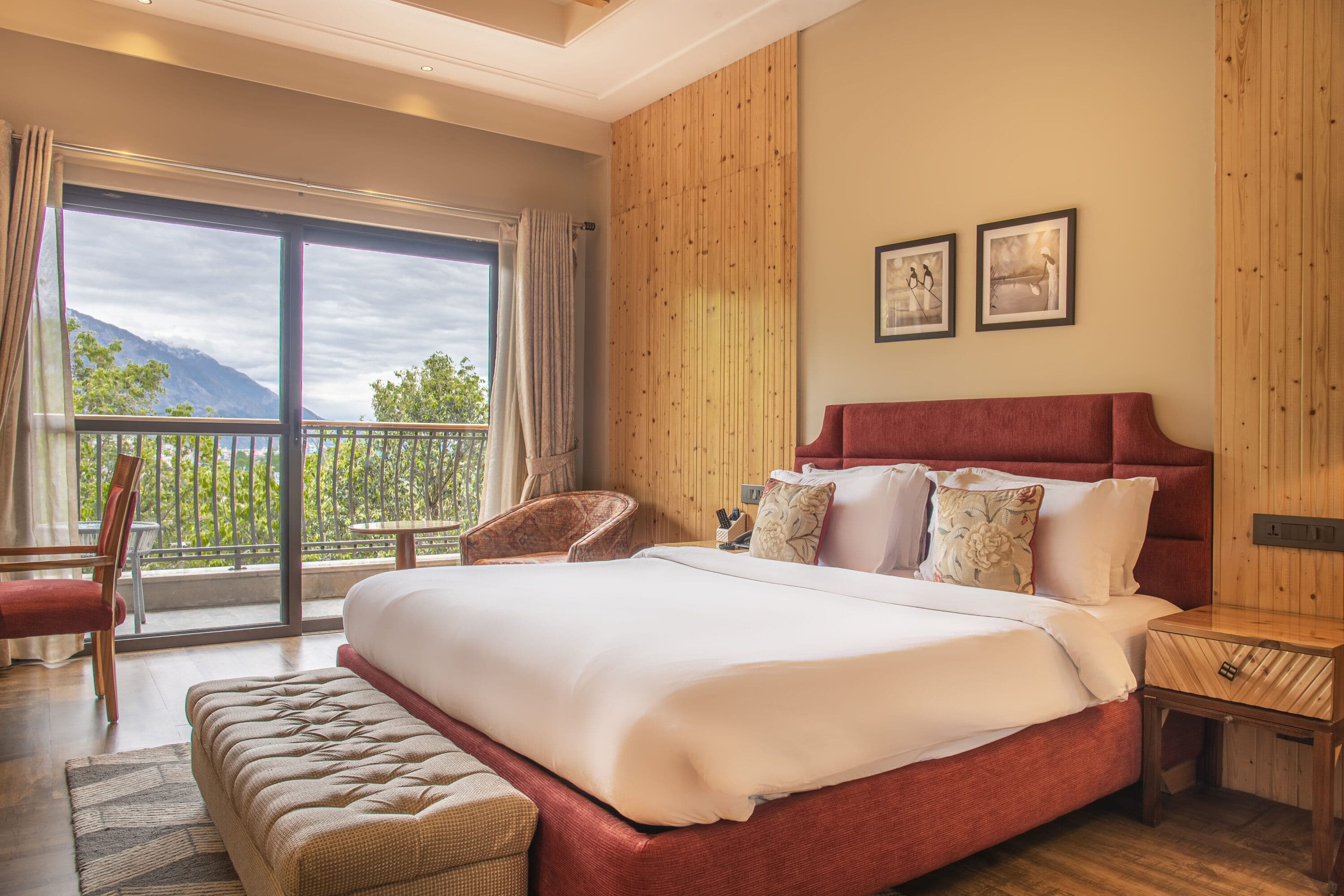 Magnolia Room with Balcony (Forest View)