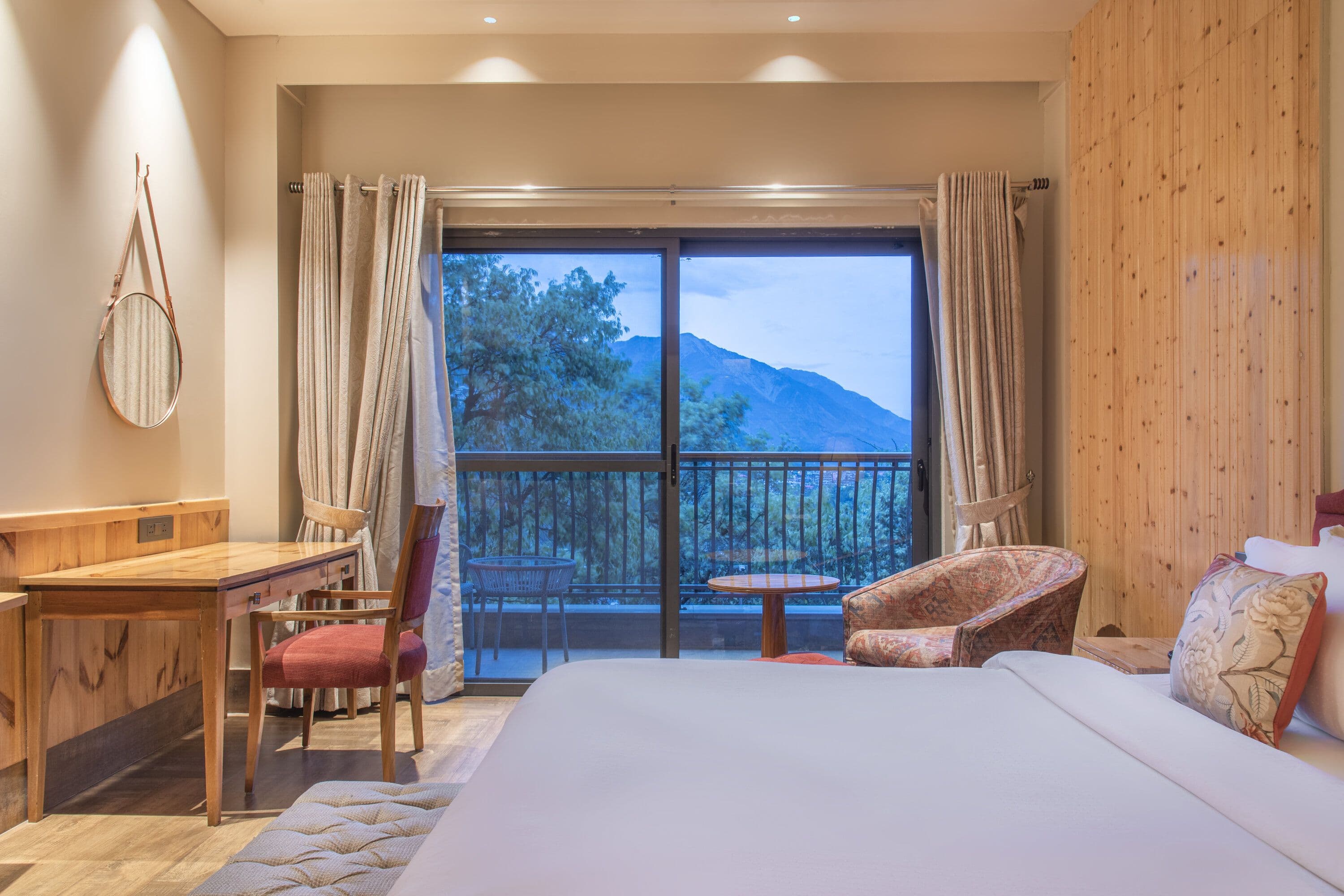 Magnolia Room with Balcony (Forest View)