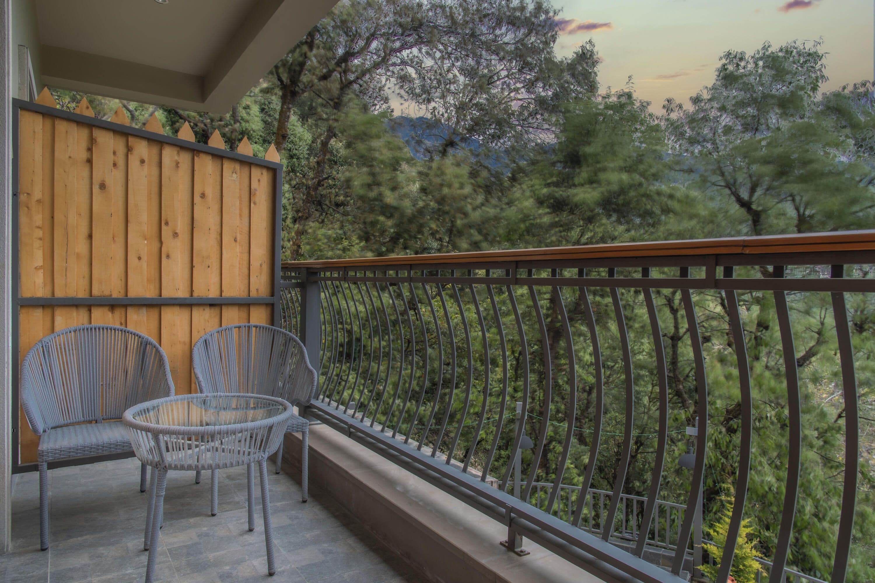 Magnolia Room with Balcony (Forest View)