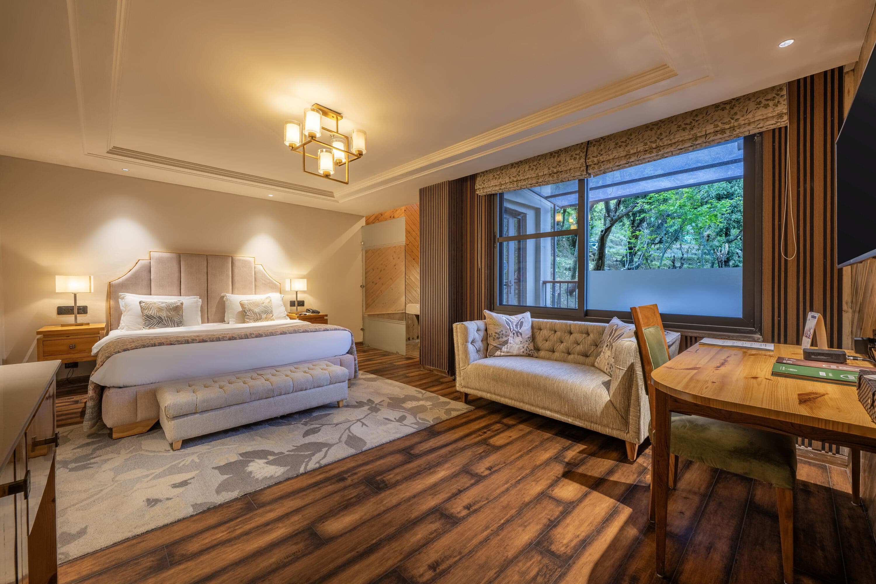 MTV Hot Tub Room with Balcony (Forest View)