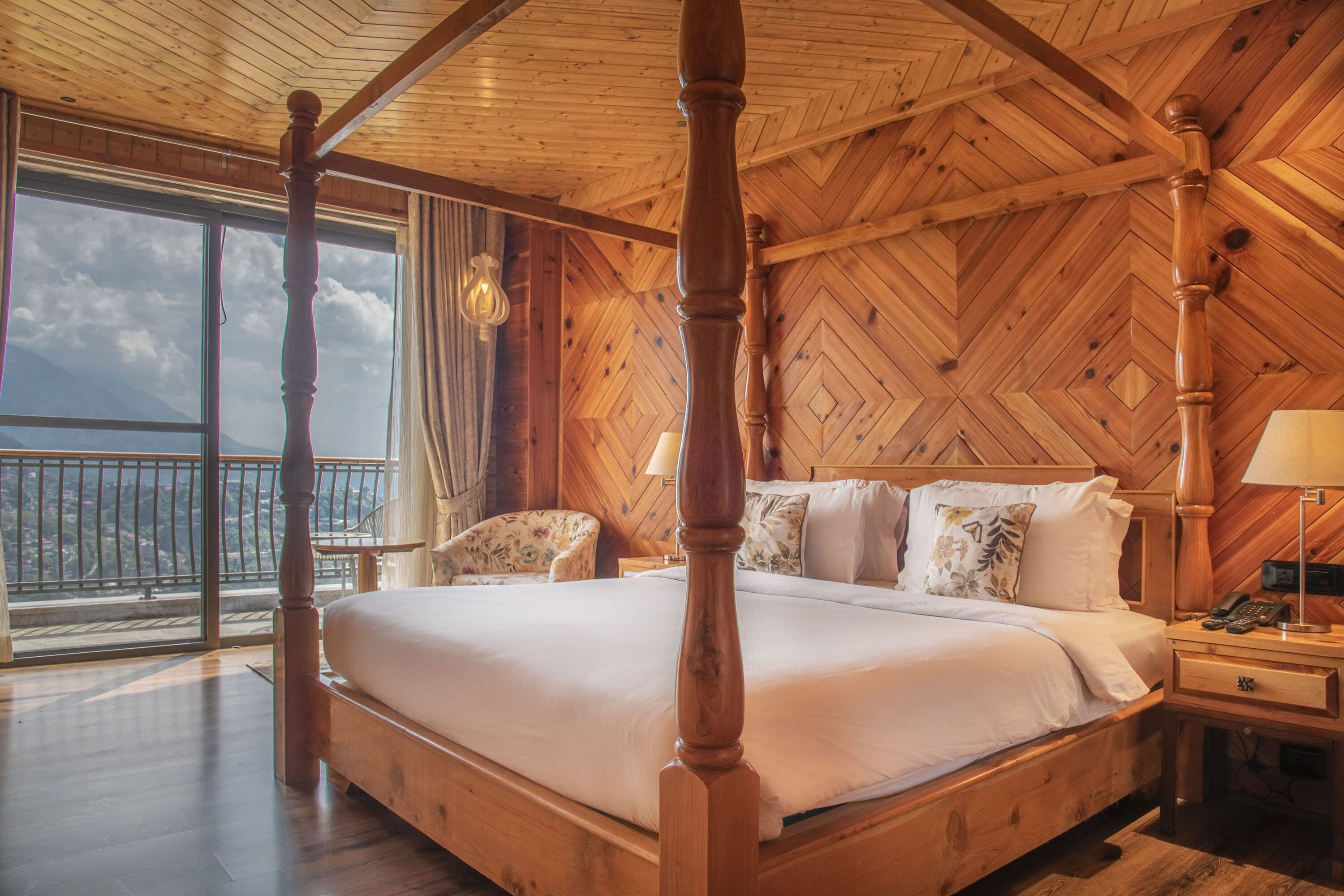 Swiss Chalet 4 Poster Bedroom (Mountain View)