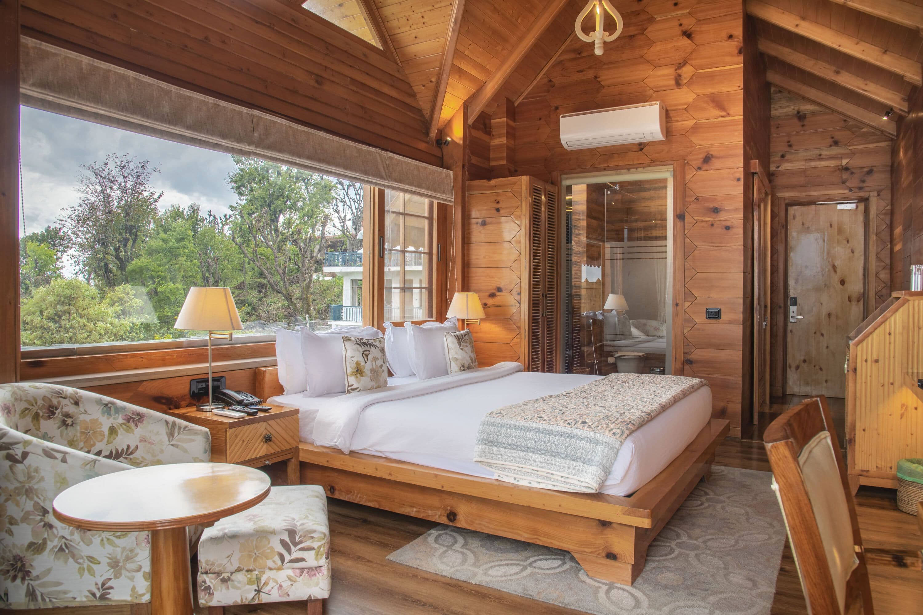 Swiss Wooden Chalet with Jacuzzi (Mountain View)