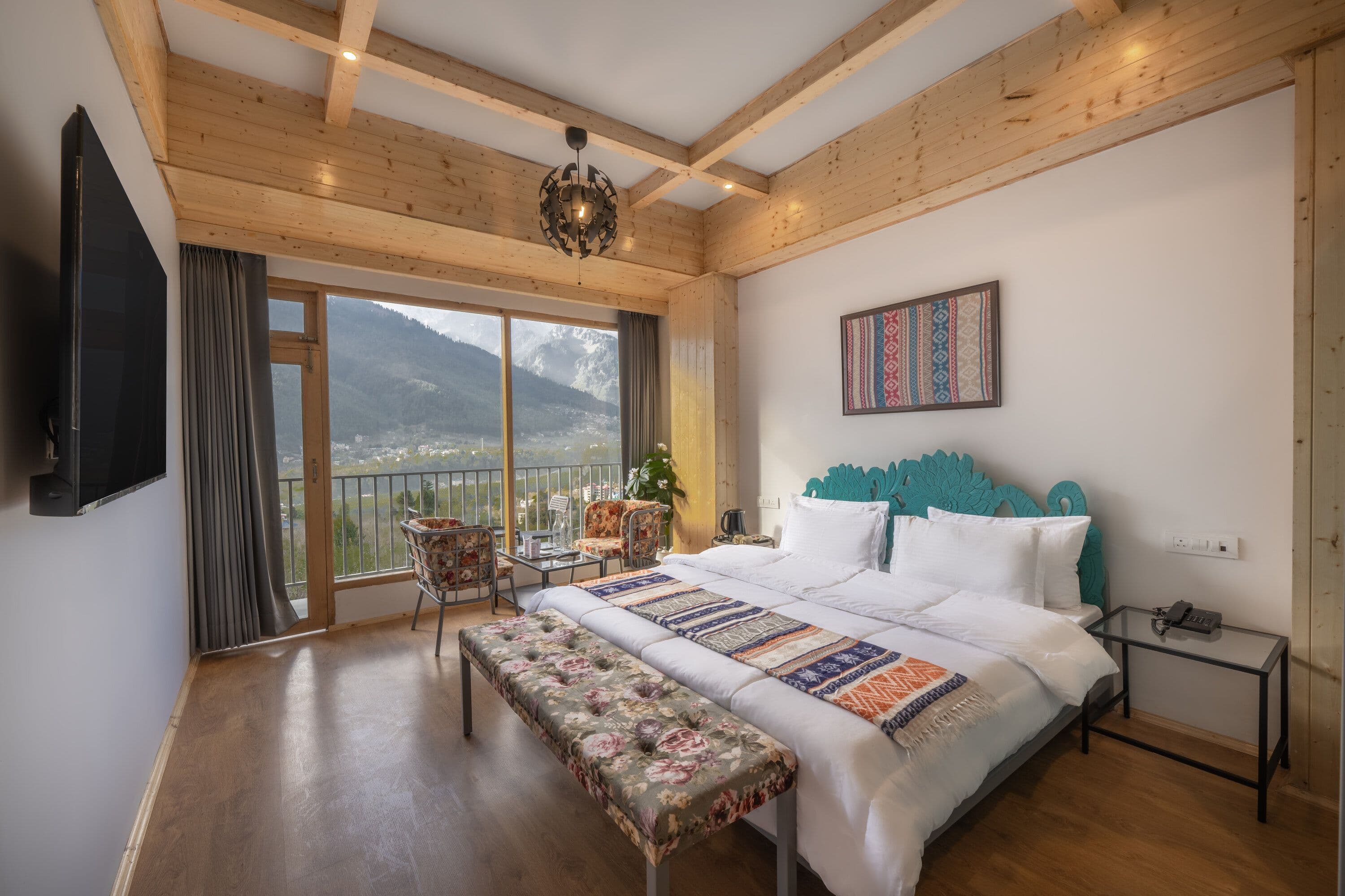 Studio Room with Balcony (Mountain View)
