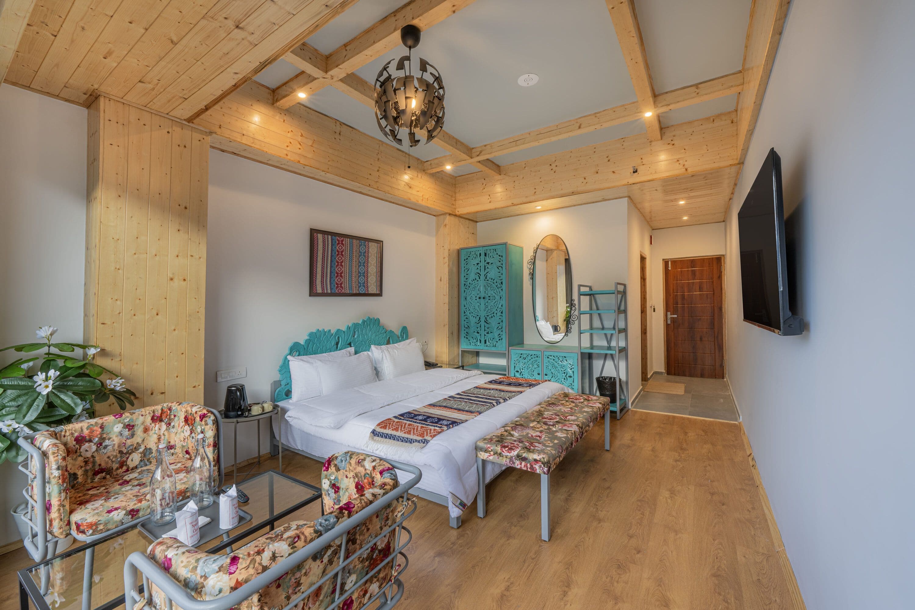 Studio Room with Balcony (Mountain View)