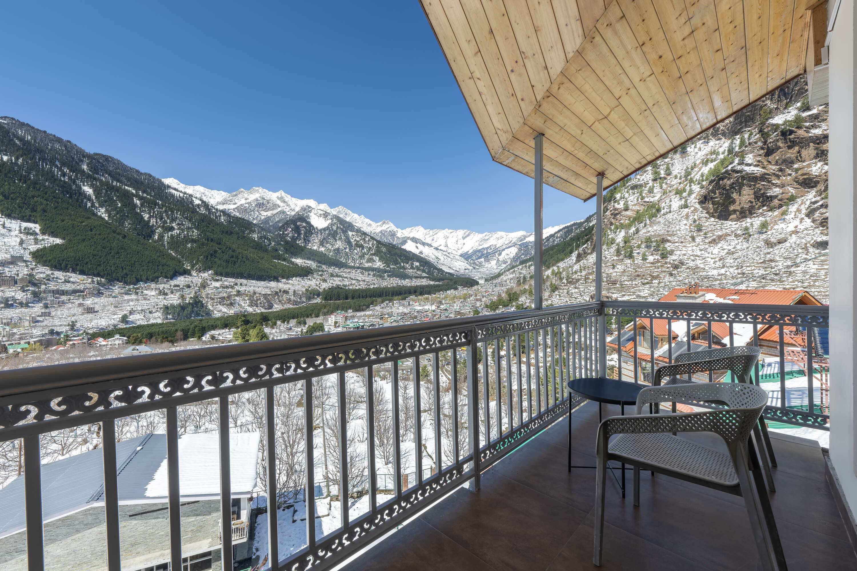 Superior Deluxe Room with Balcony (Mountain View)