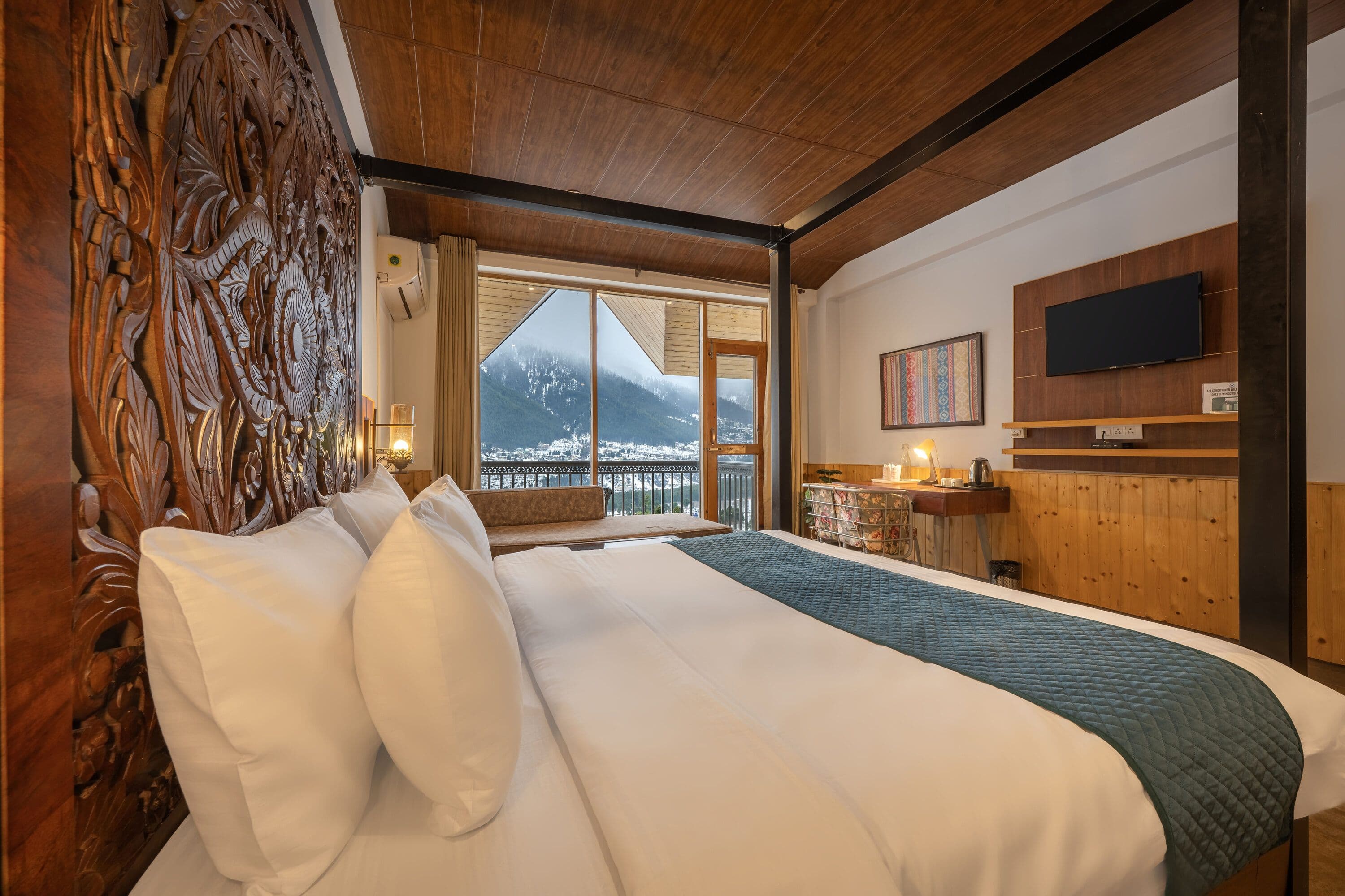 Superior Deluxe Room with Balcony (Mountain View)