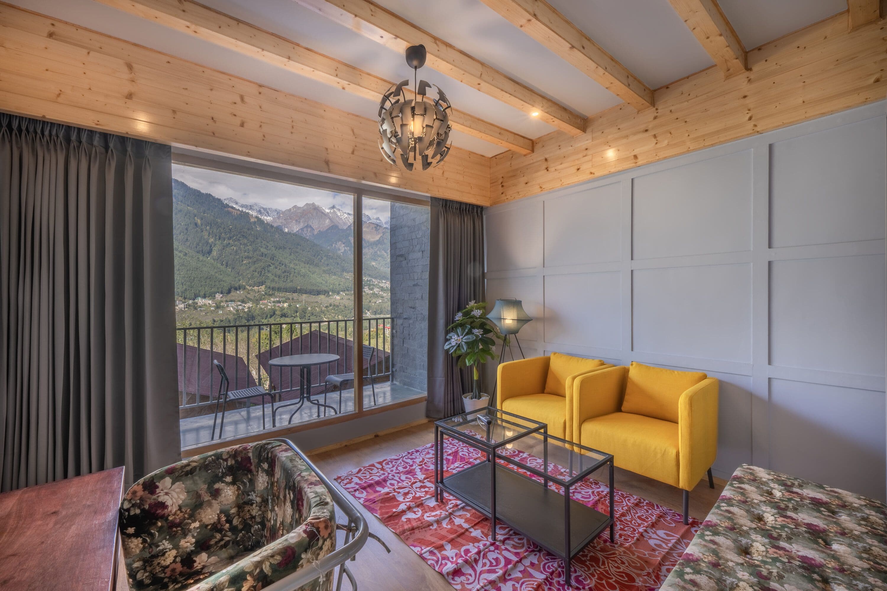 Luxury Room with Balcony (Mountain View)