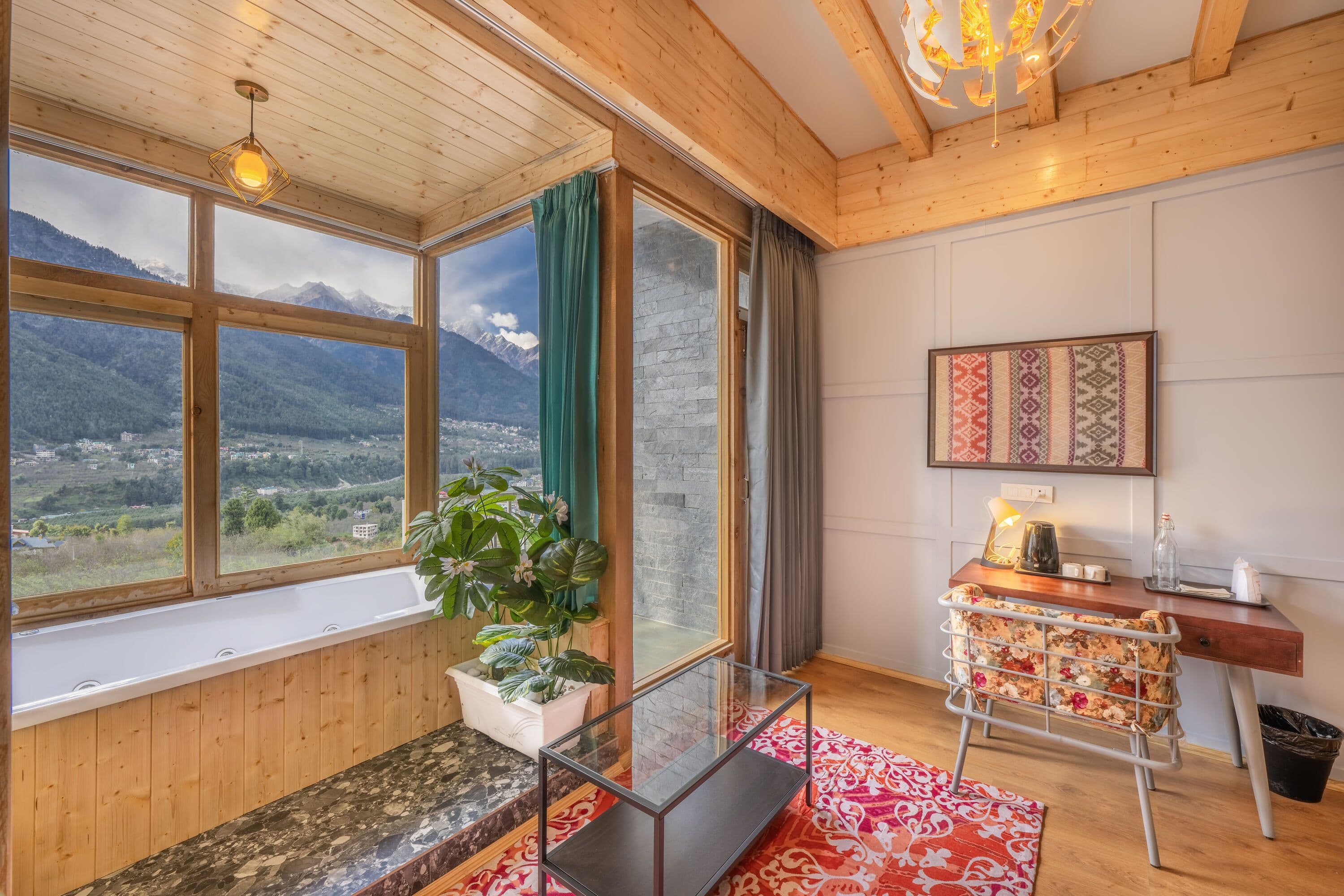 Premier Jacuzzi Room with Balcony (Mountain View)