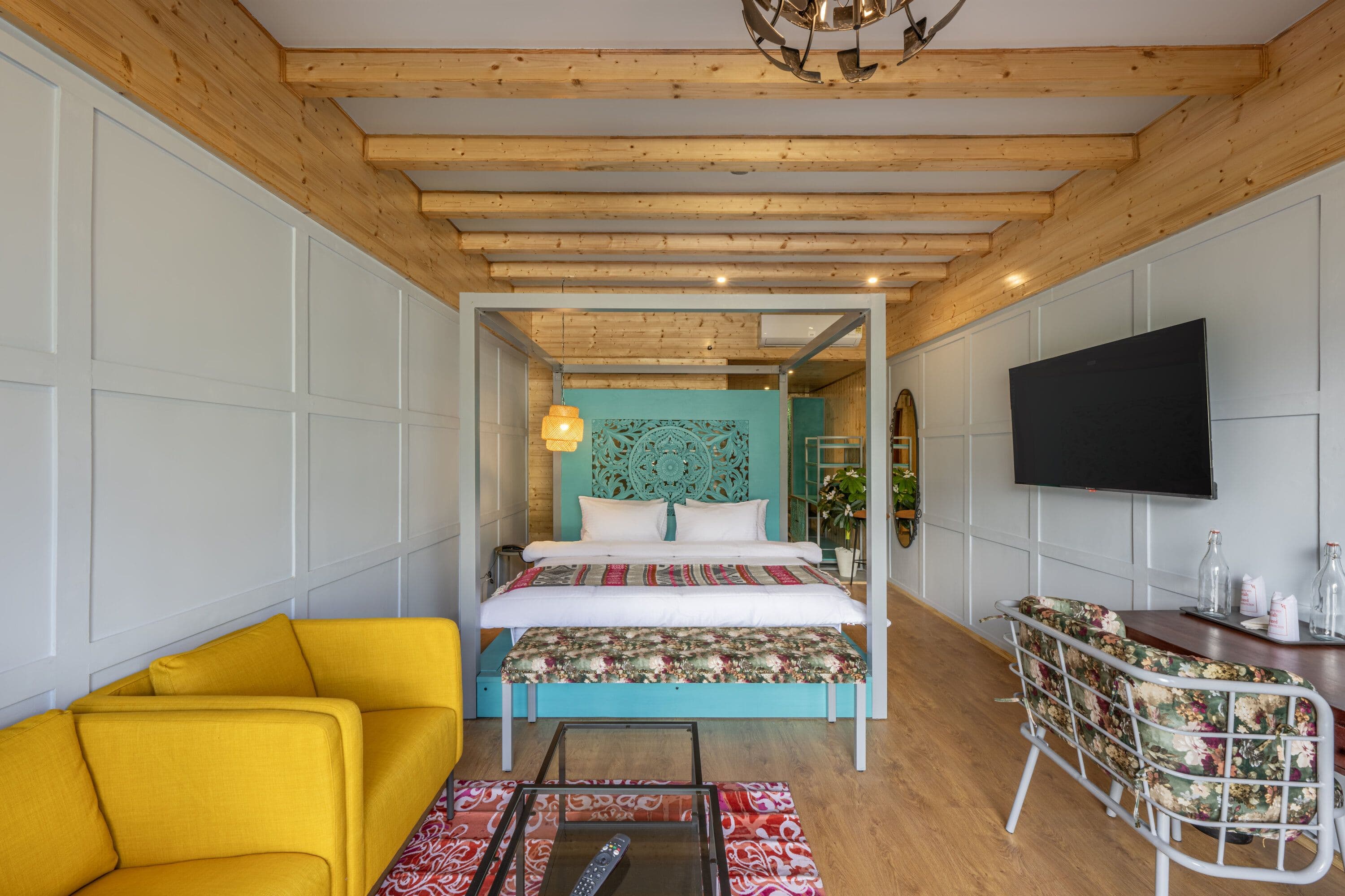 Luxury Family Room with Balcony (Mountain View)