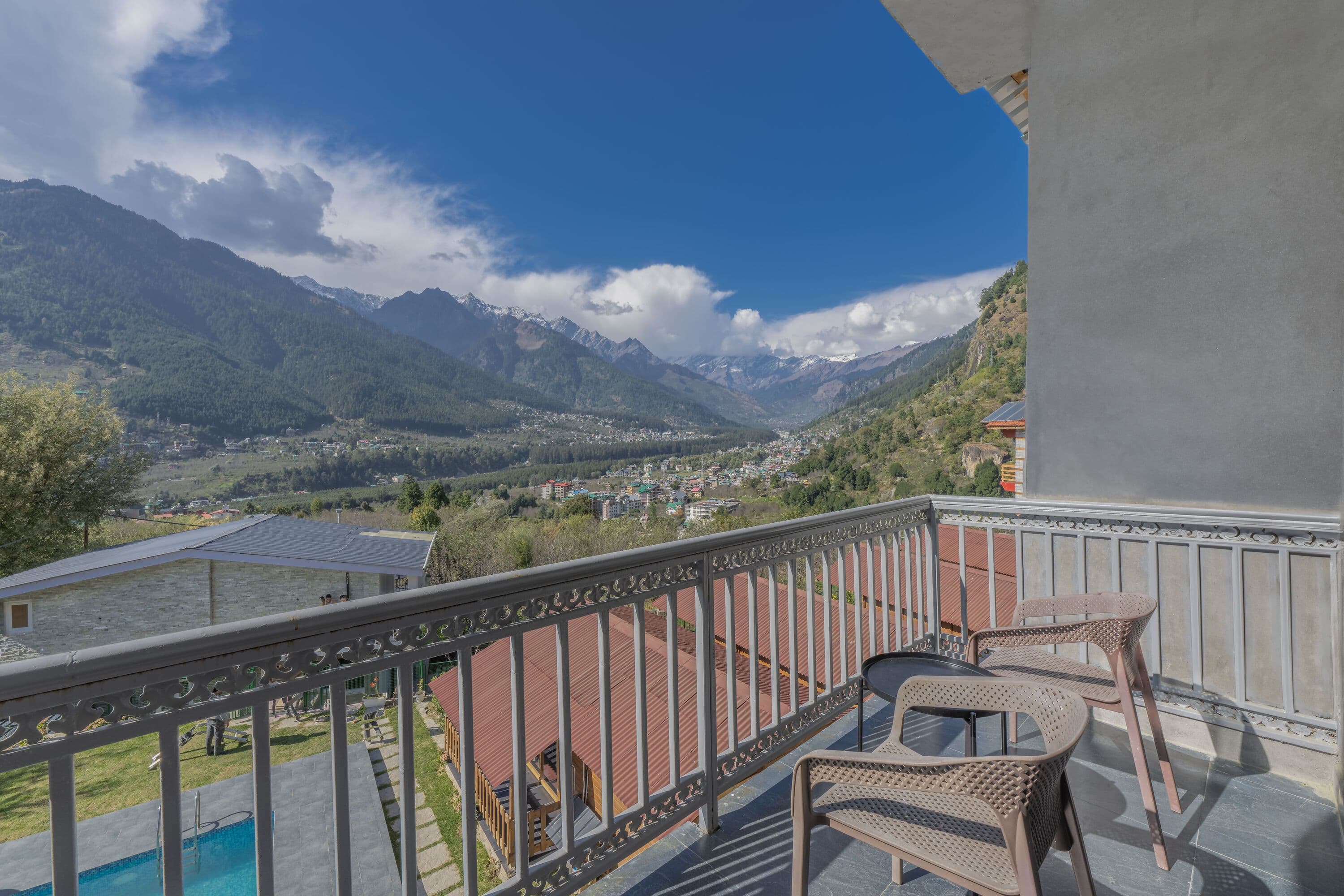 Deluxe Room with Balcony (Mountain View)
