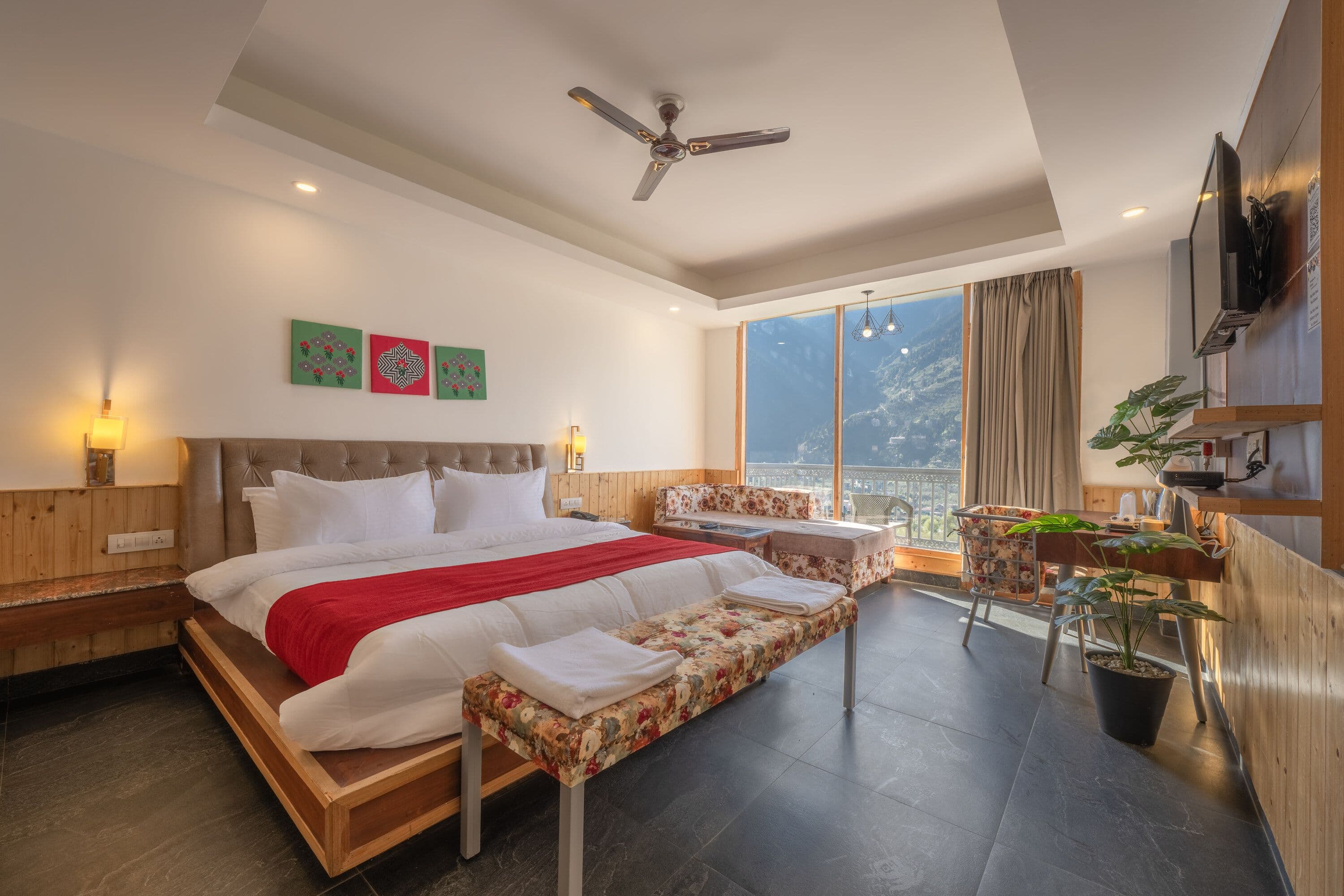 Deluxe Room with Balcony (Mountain View)