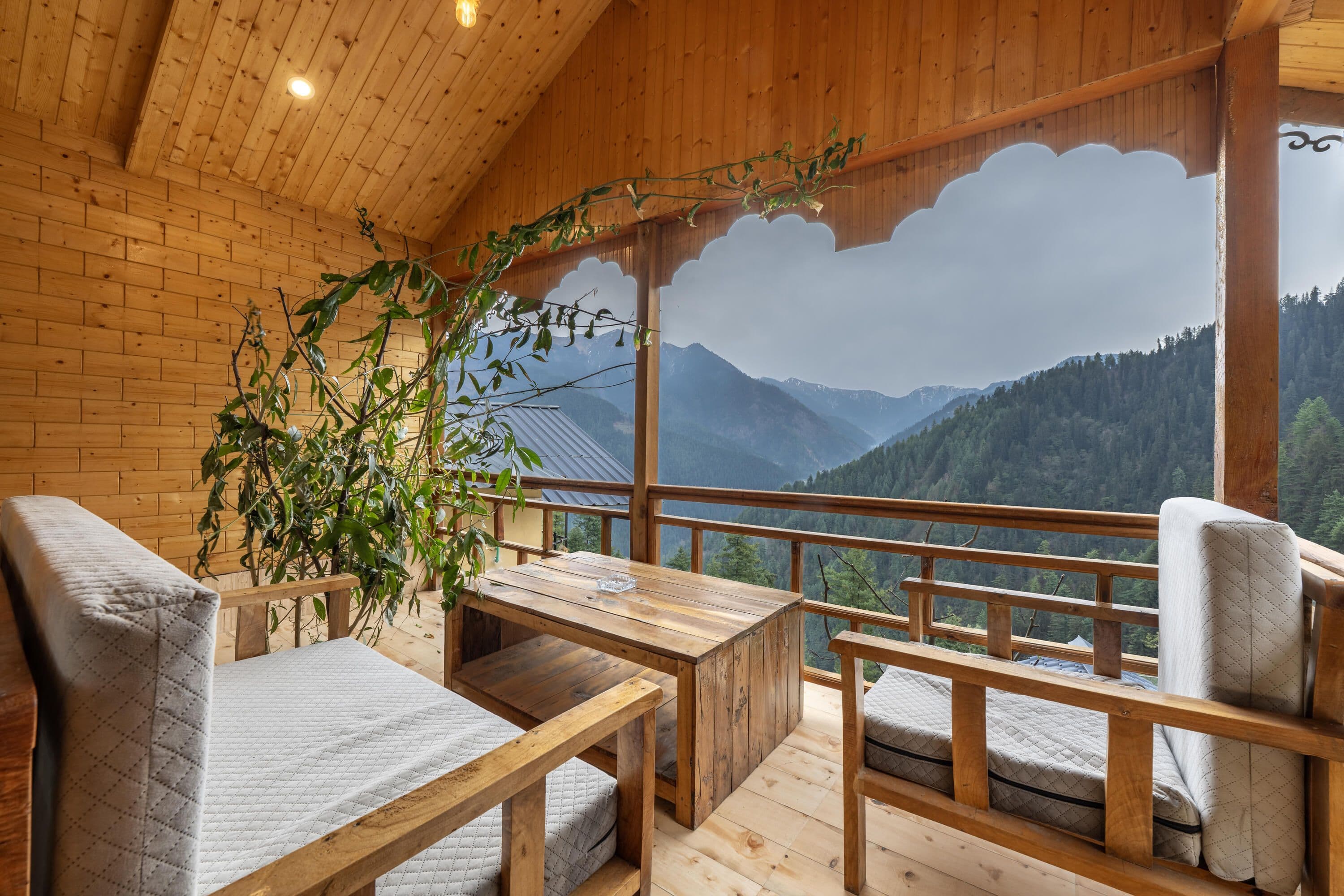 Whispering Tree Cottage with Balcony (Valley View)