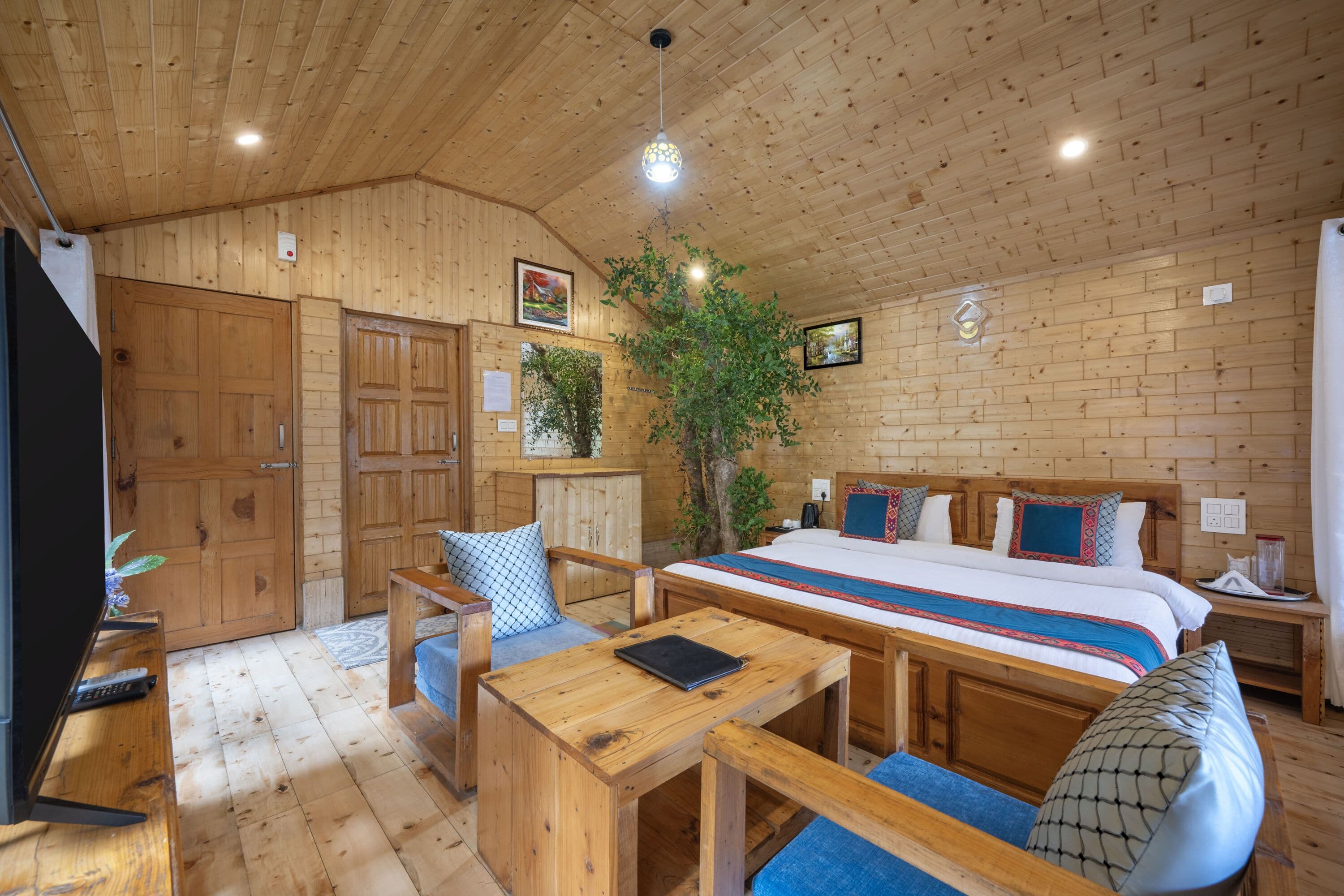 Whispering Tree Cottage with Balcony (Valley View)