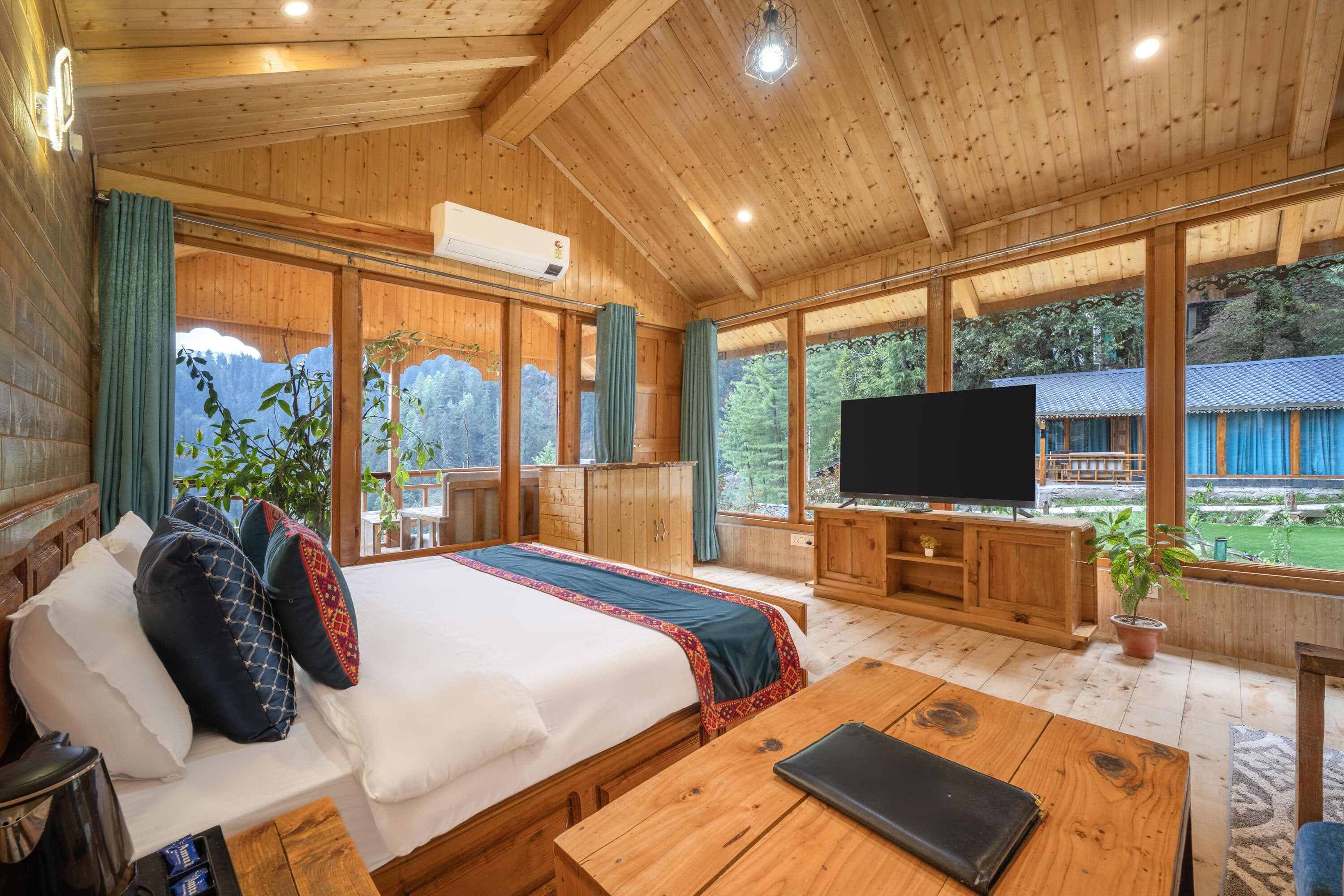Whispering Tree Cottage with Balcony (Valley View)