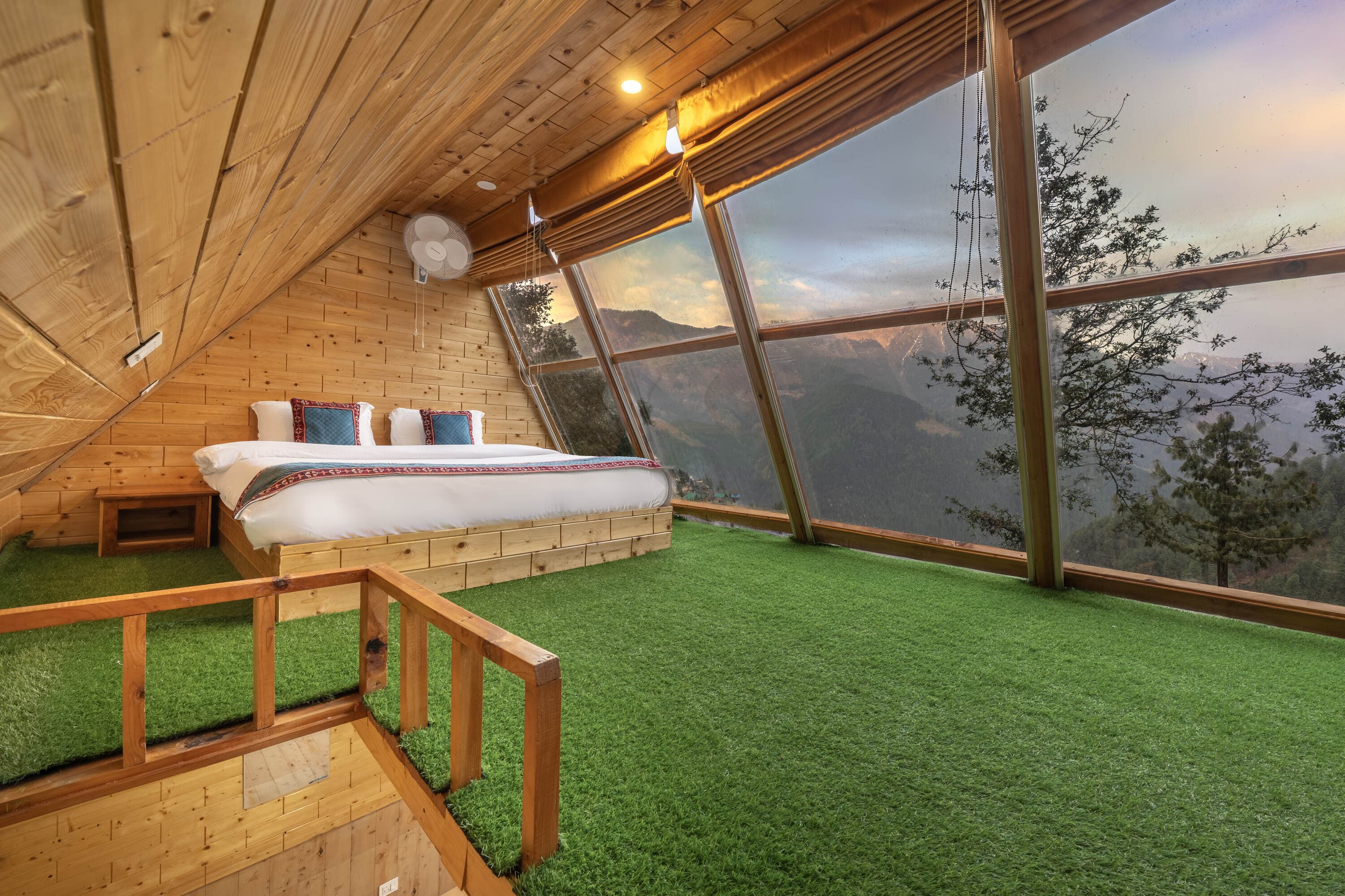 Stargazing Tree Cottage (Valley View)