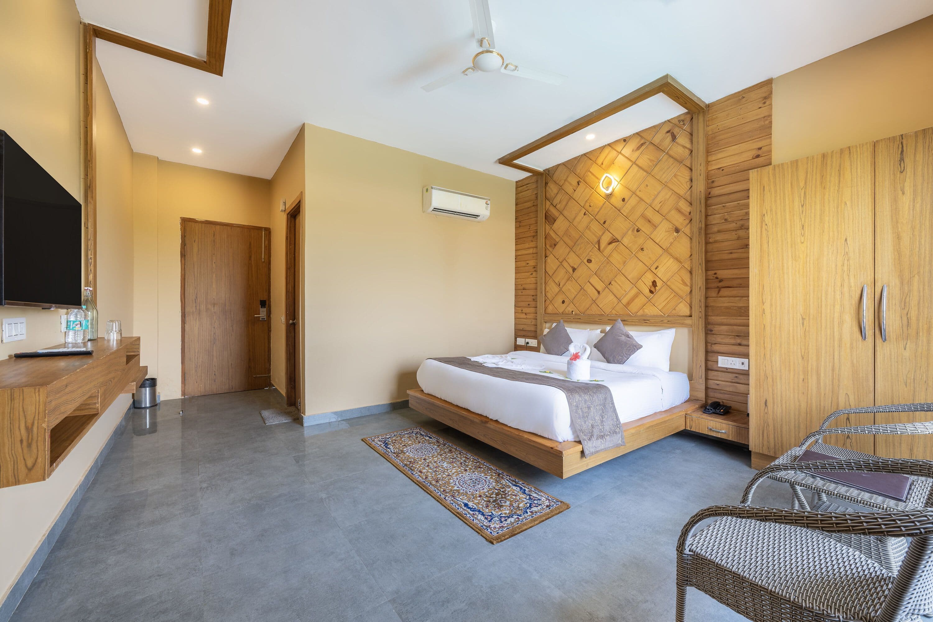 Deluxe Room with Balcony (Pool View)